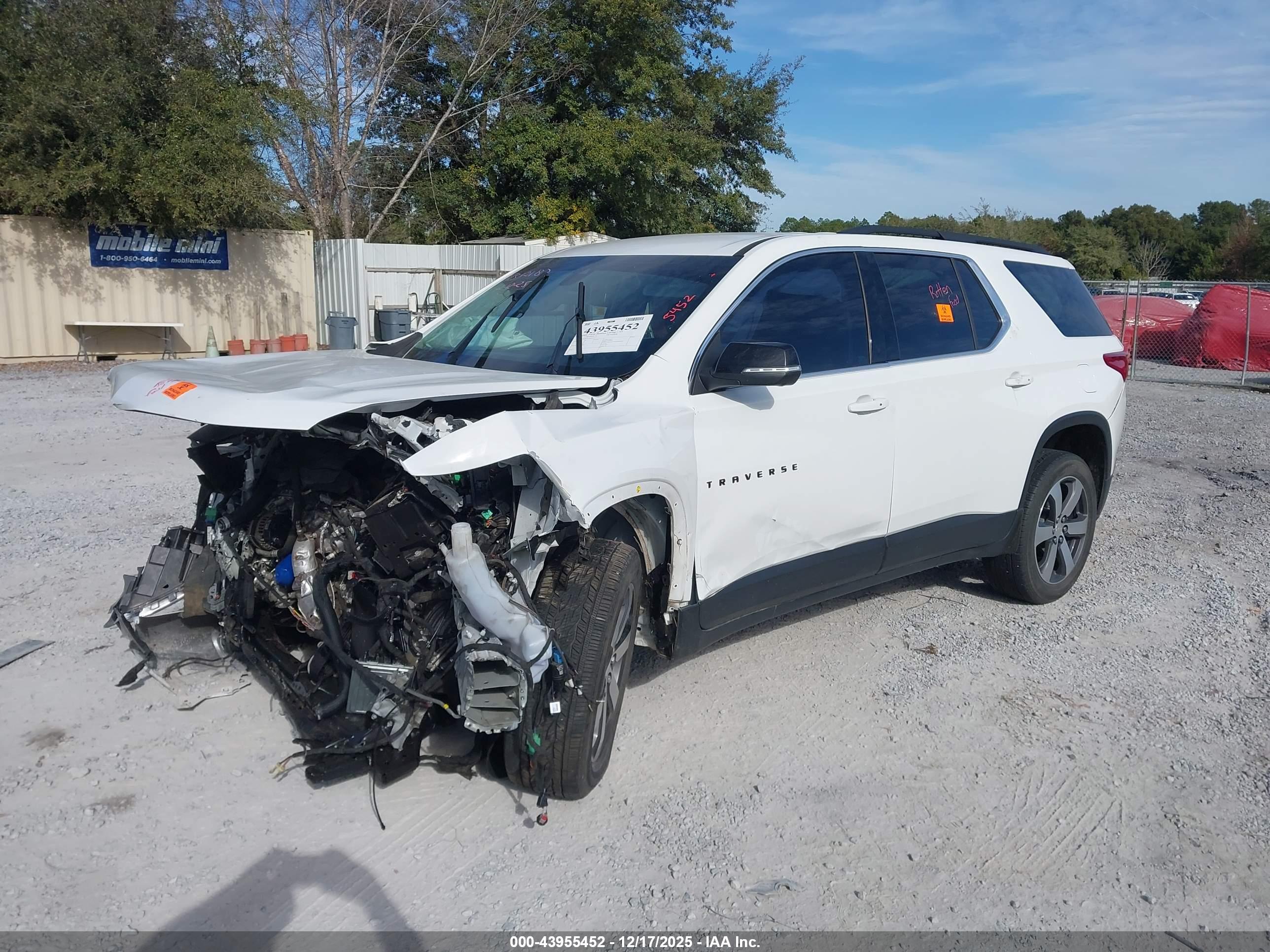 CHEVROLET TRAVERSE image 2