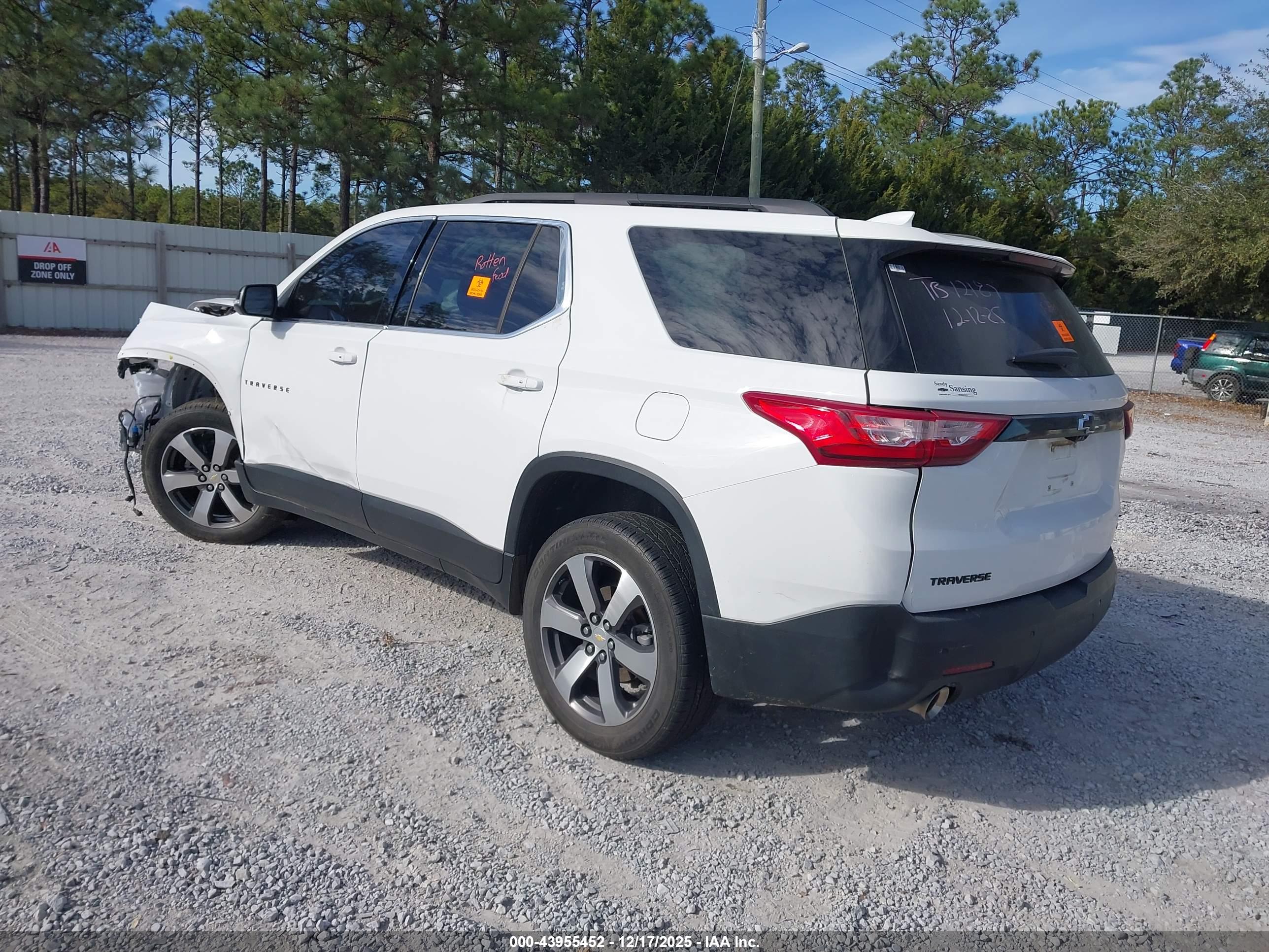 CHEVROLET TRAVERSE image 3