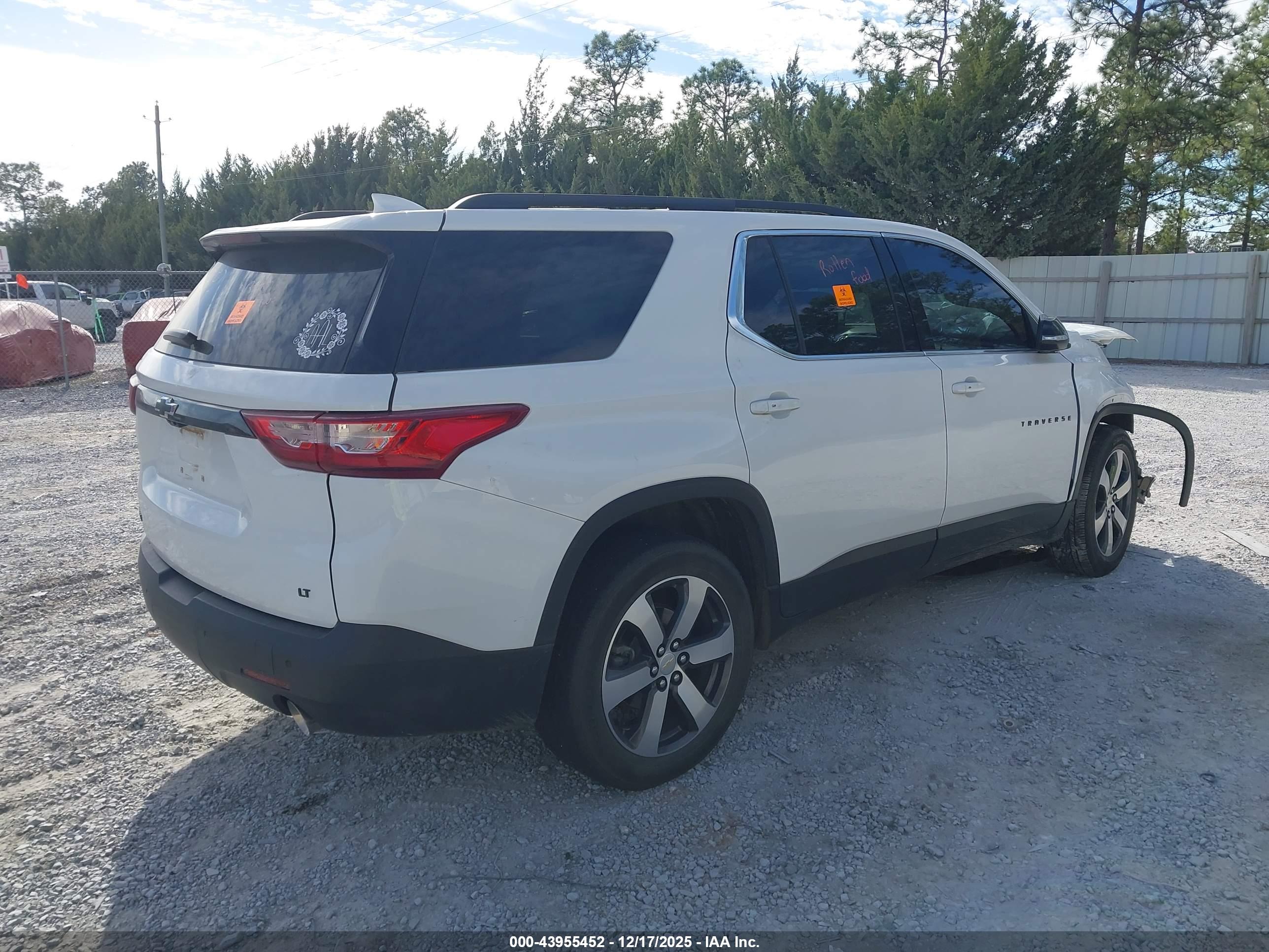 CHEVROLET TRAVERSE image 4