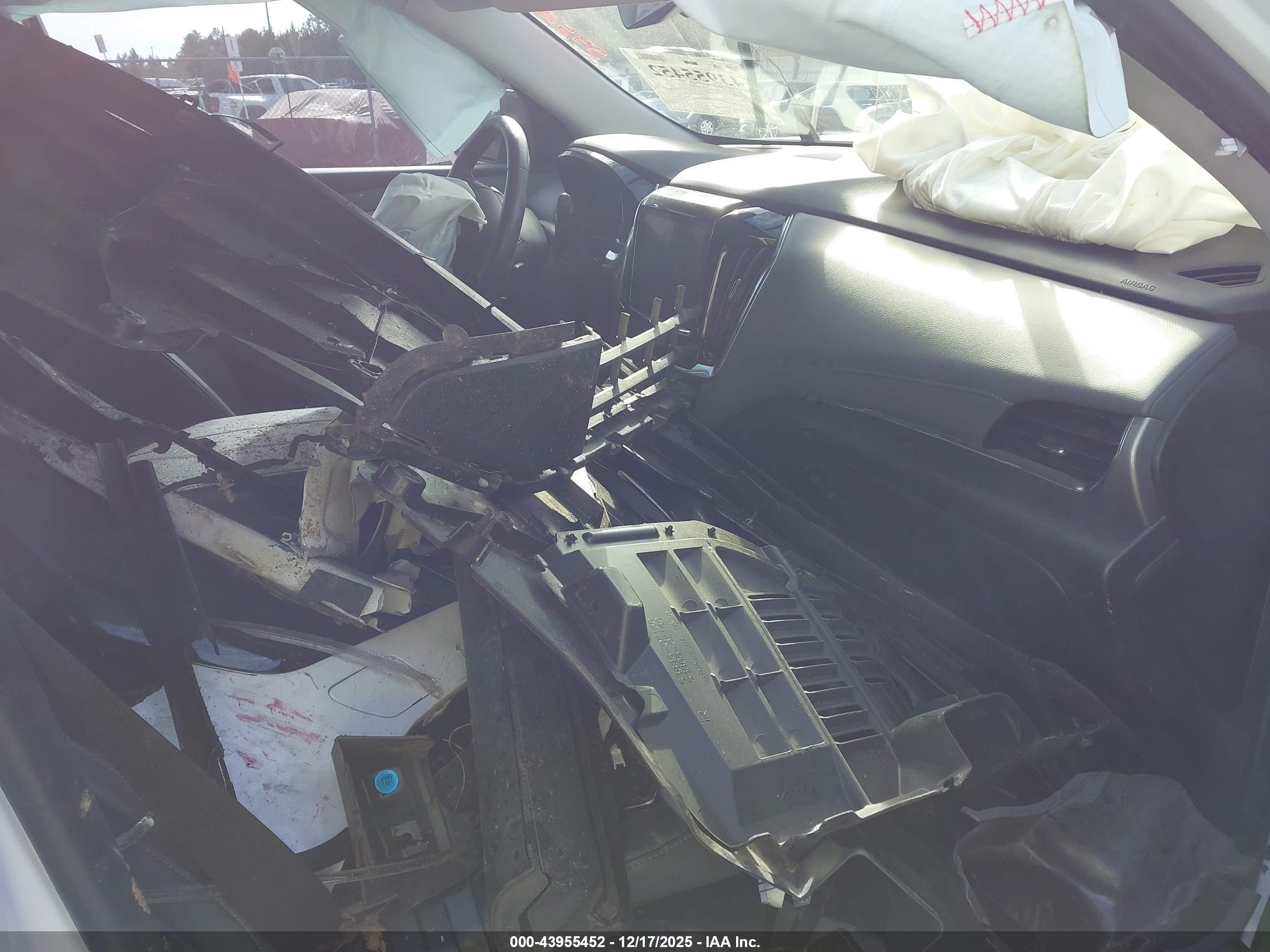 CHEVROLET TRAVERSE image 5