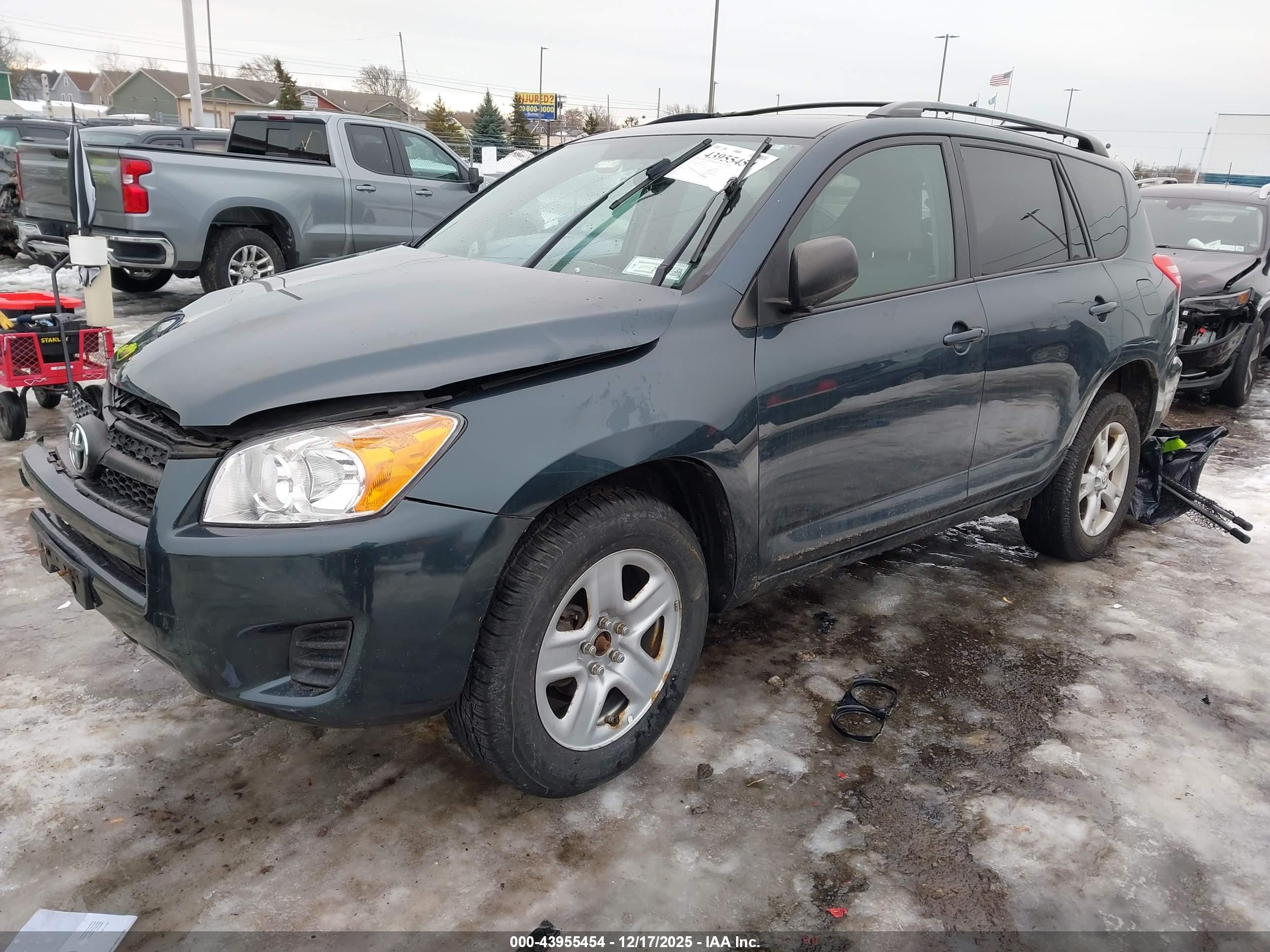 TOYOTA RAV4 image 2