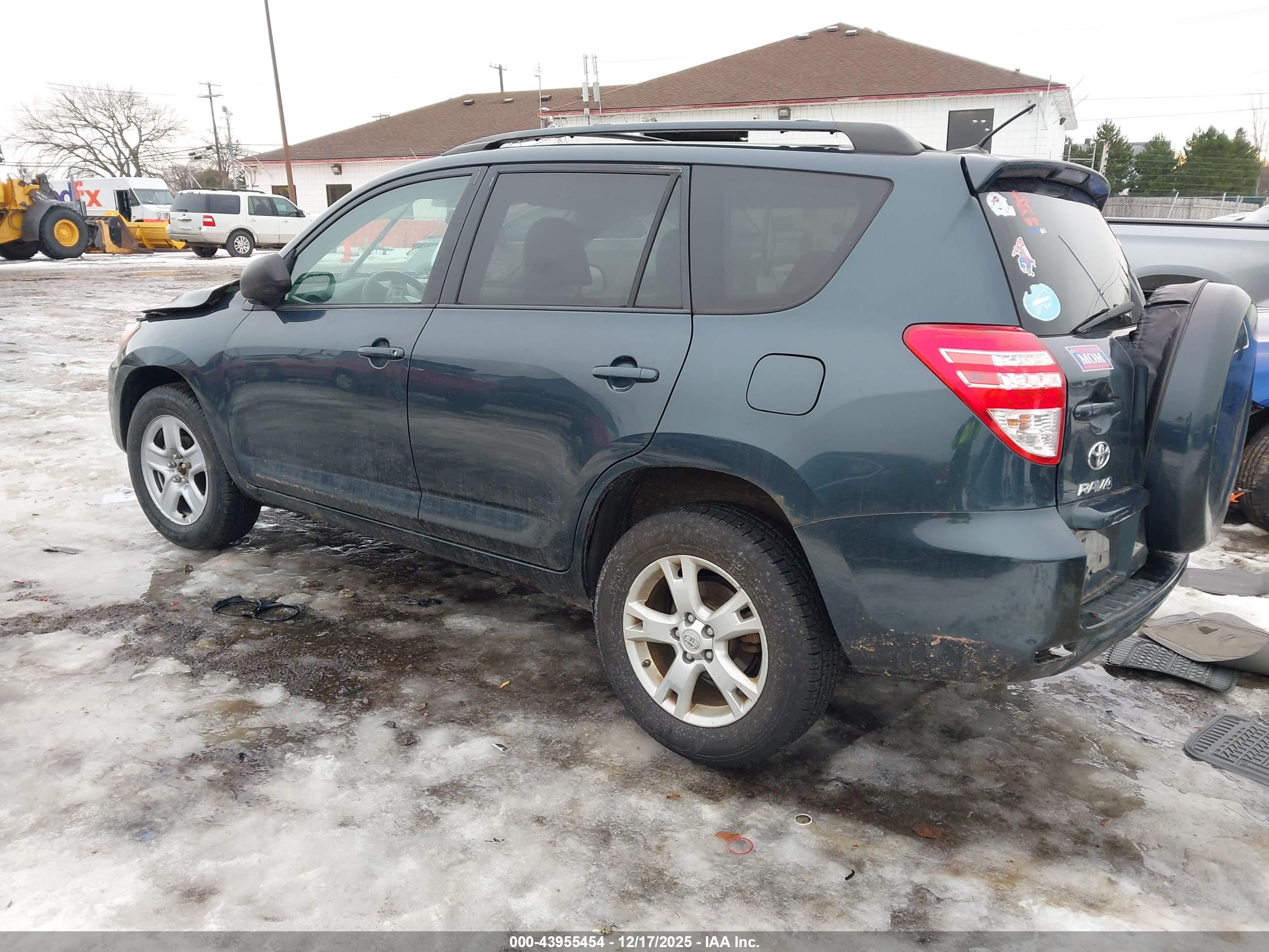 TOYOTA RAV4 image 3
