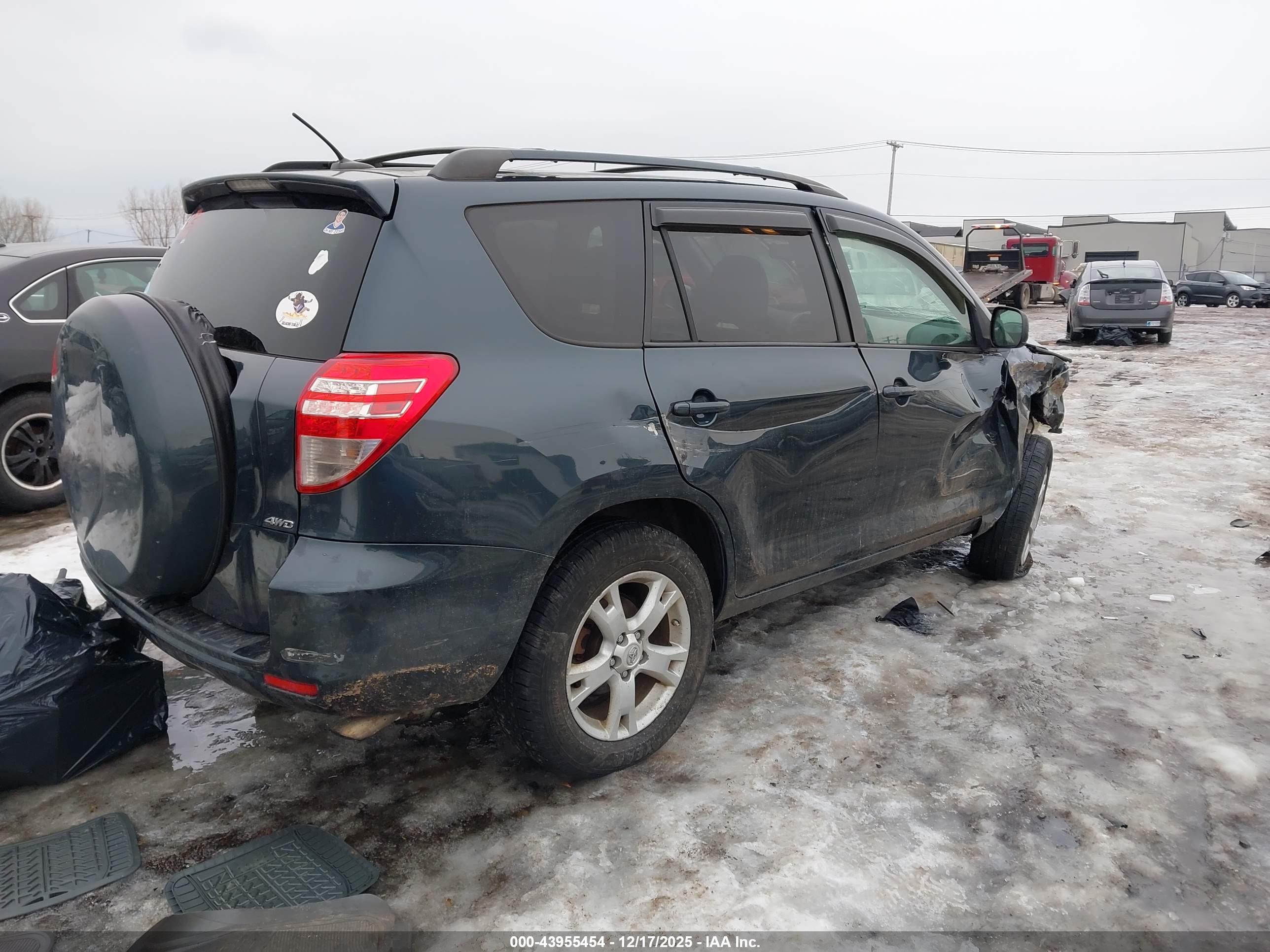 TOYOTA RAV4 image 4
