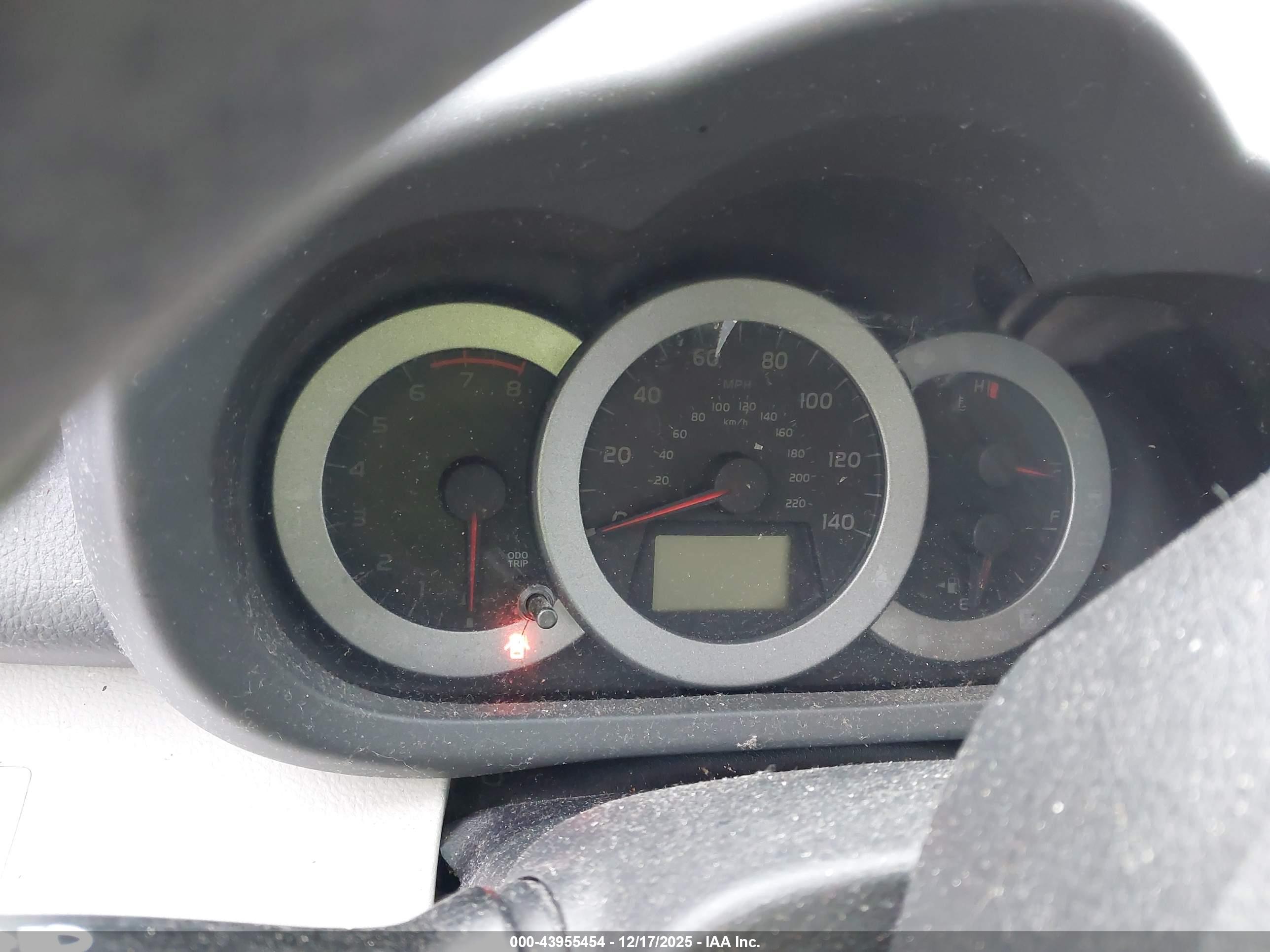 TOYOTA RAV4 image 7