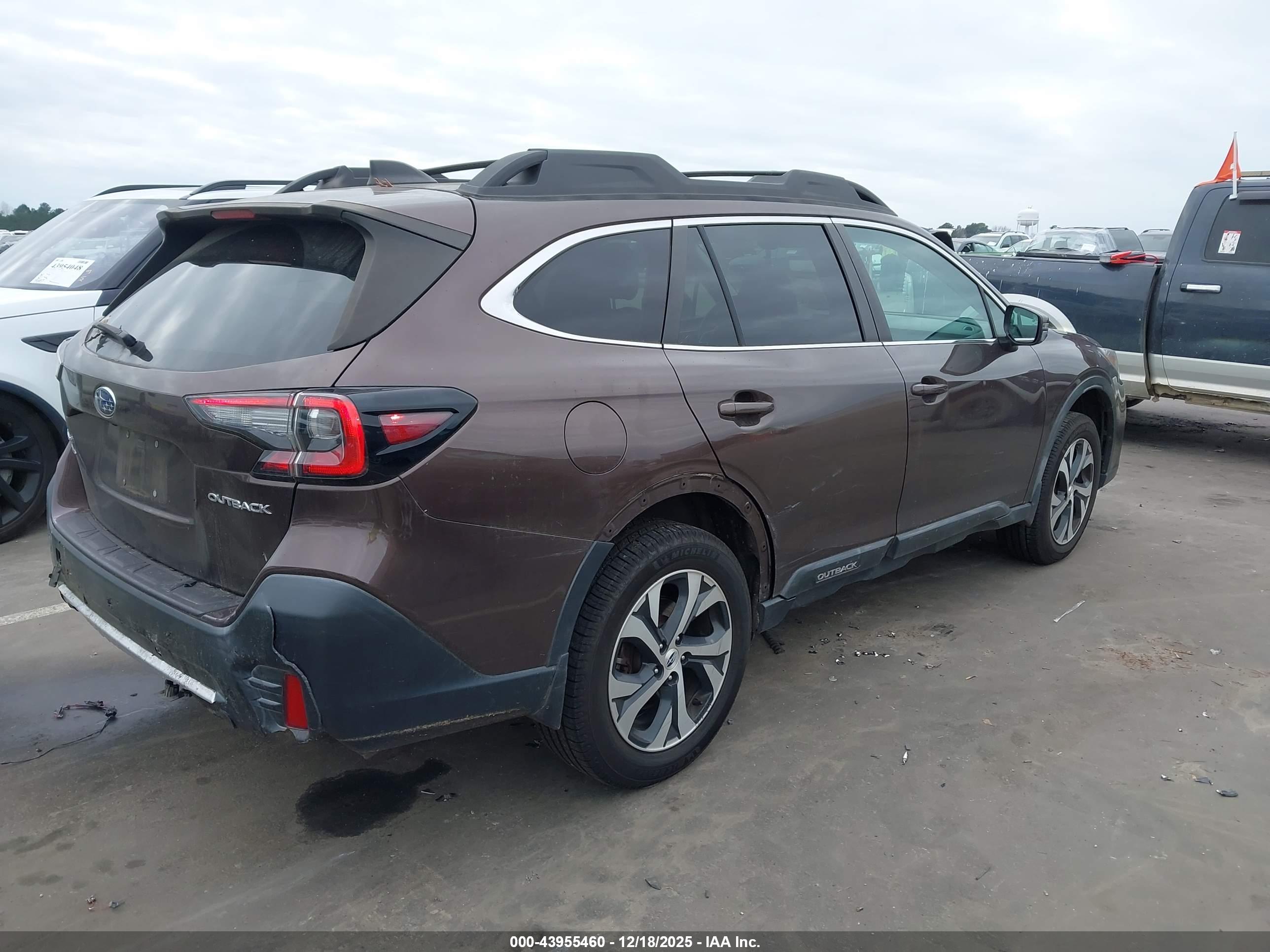SUBARU OUTBACK image 4