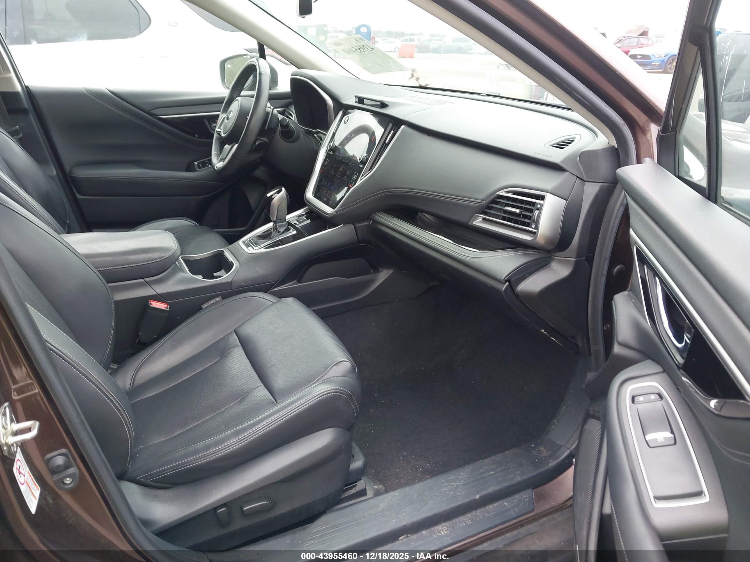 SUBARU OUTBACK image 5