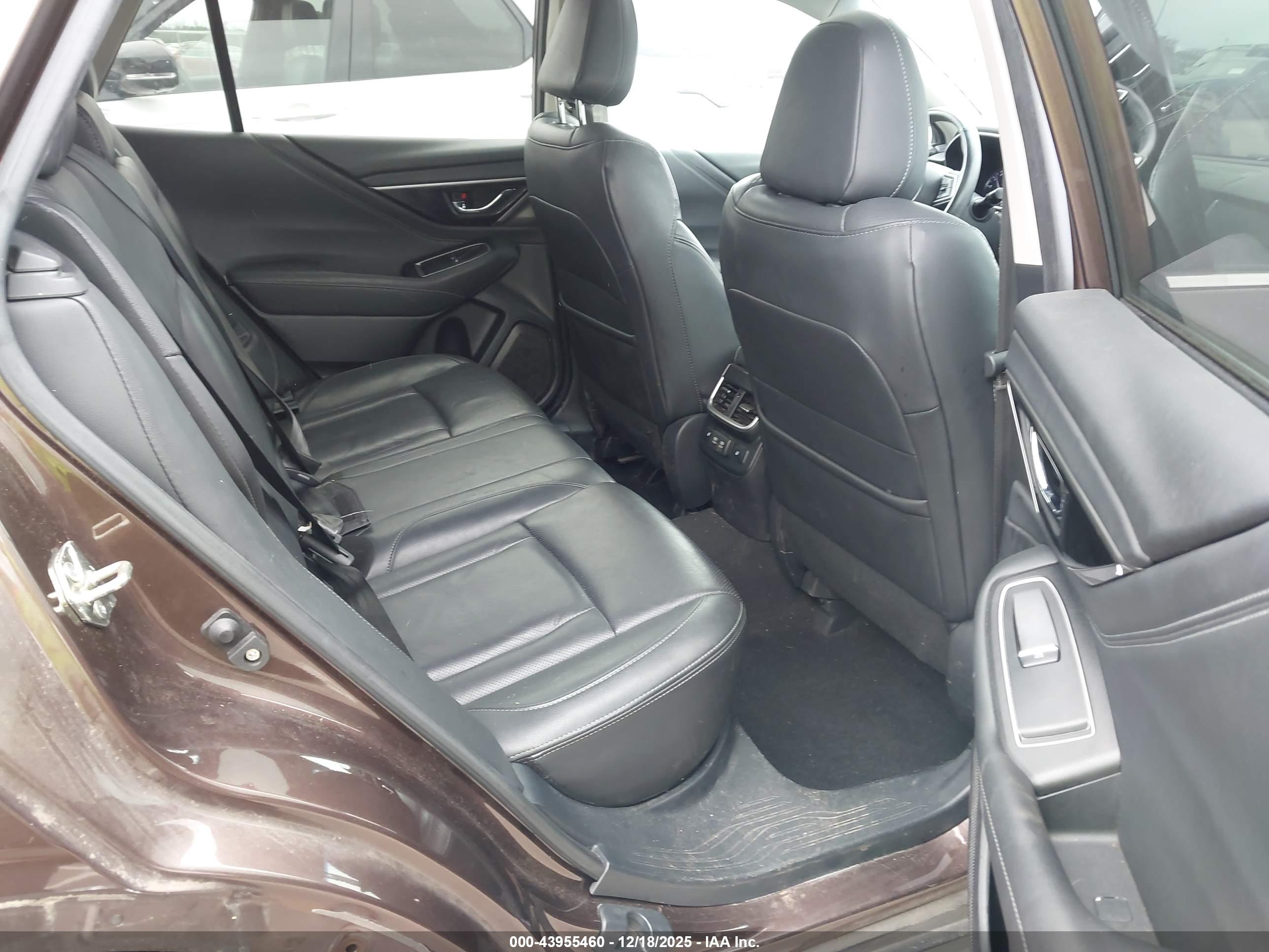 SUBARU OUTBACK image 8