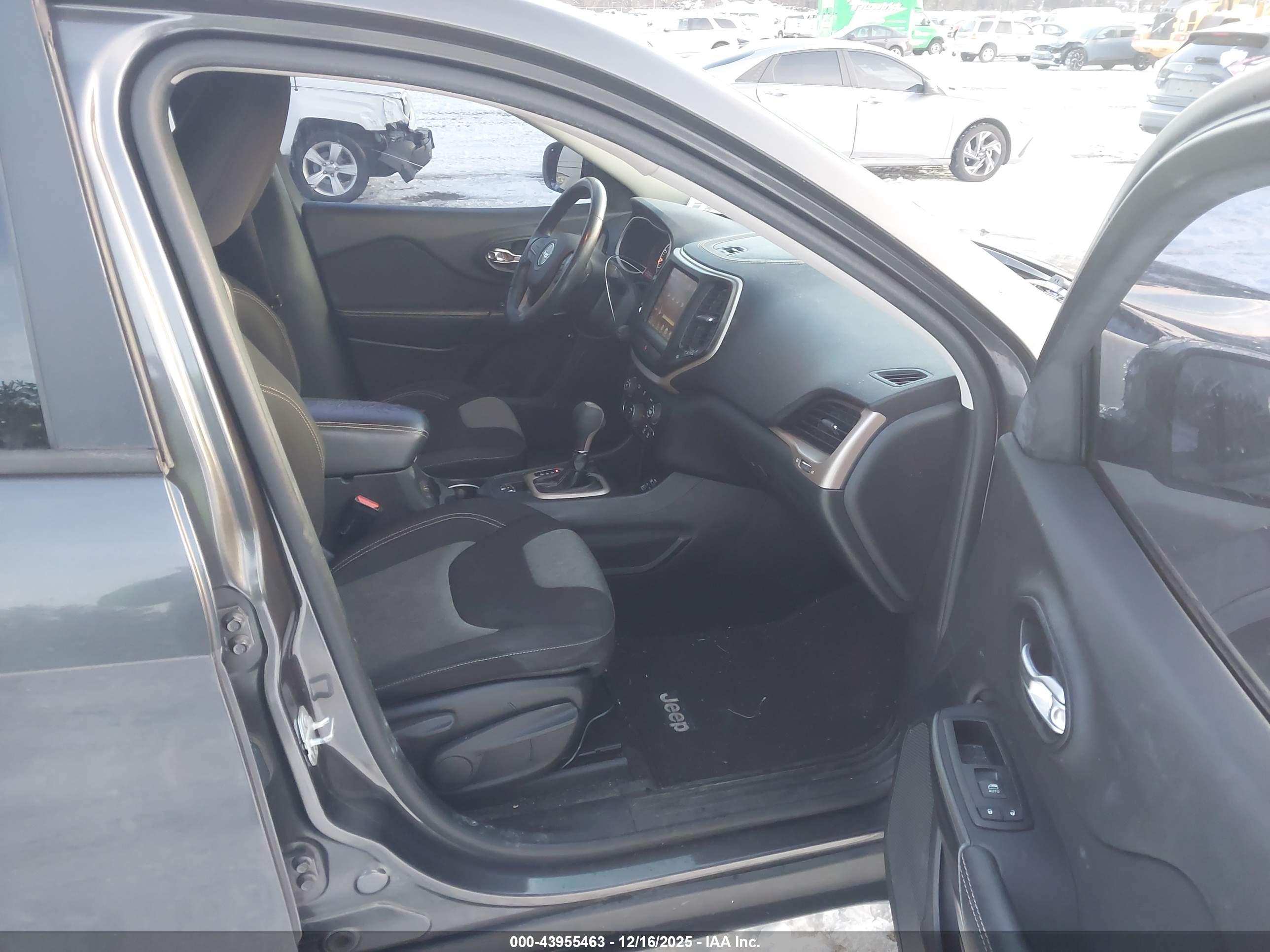 JEEP CHEROKEE image 5