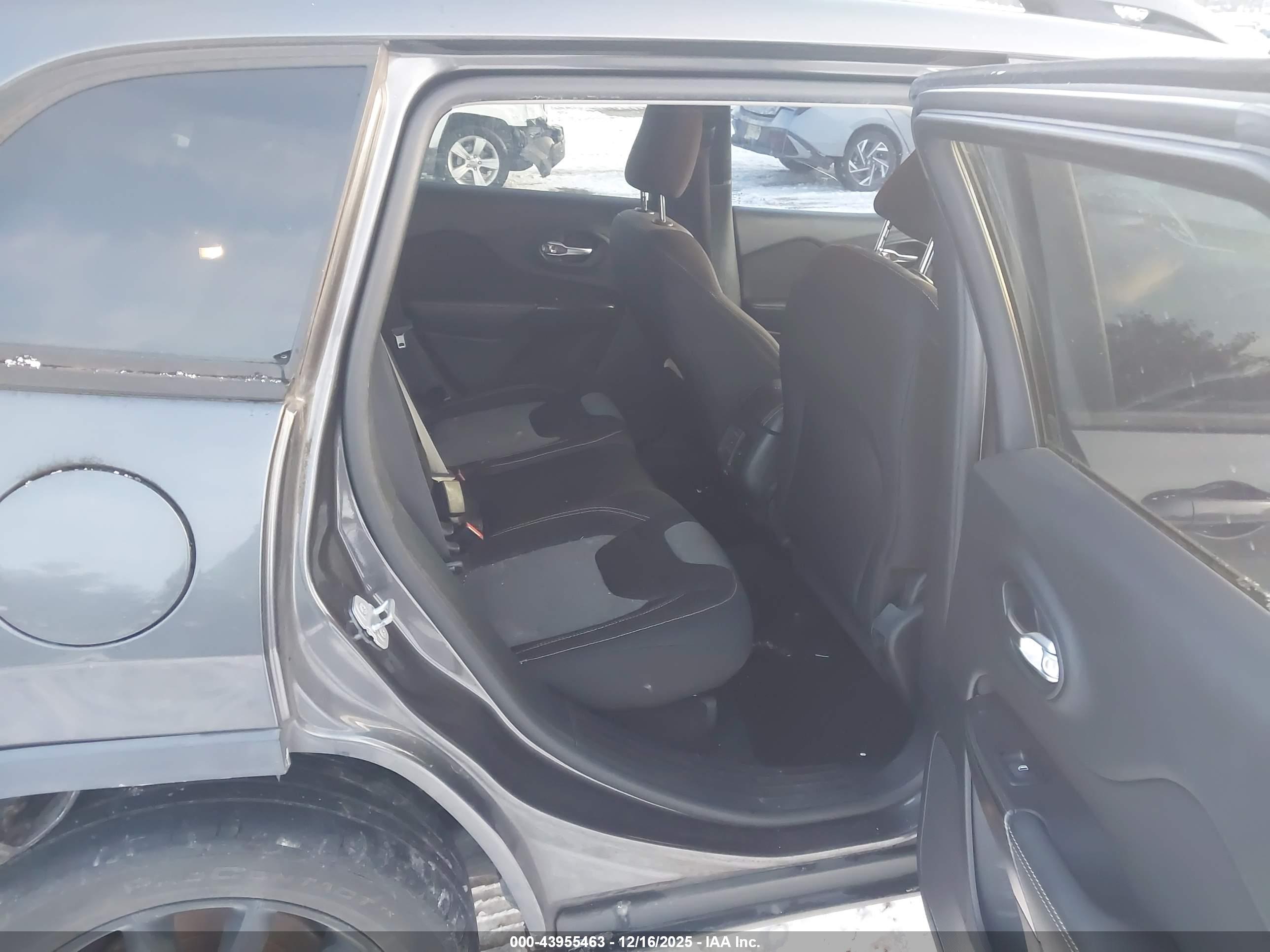 JEEP CHEROKEE image 8