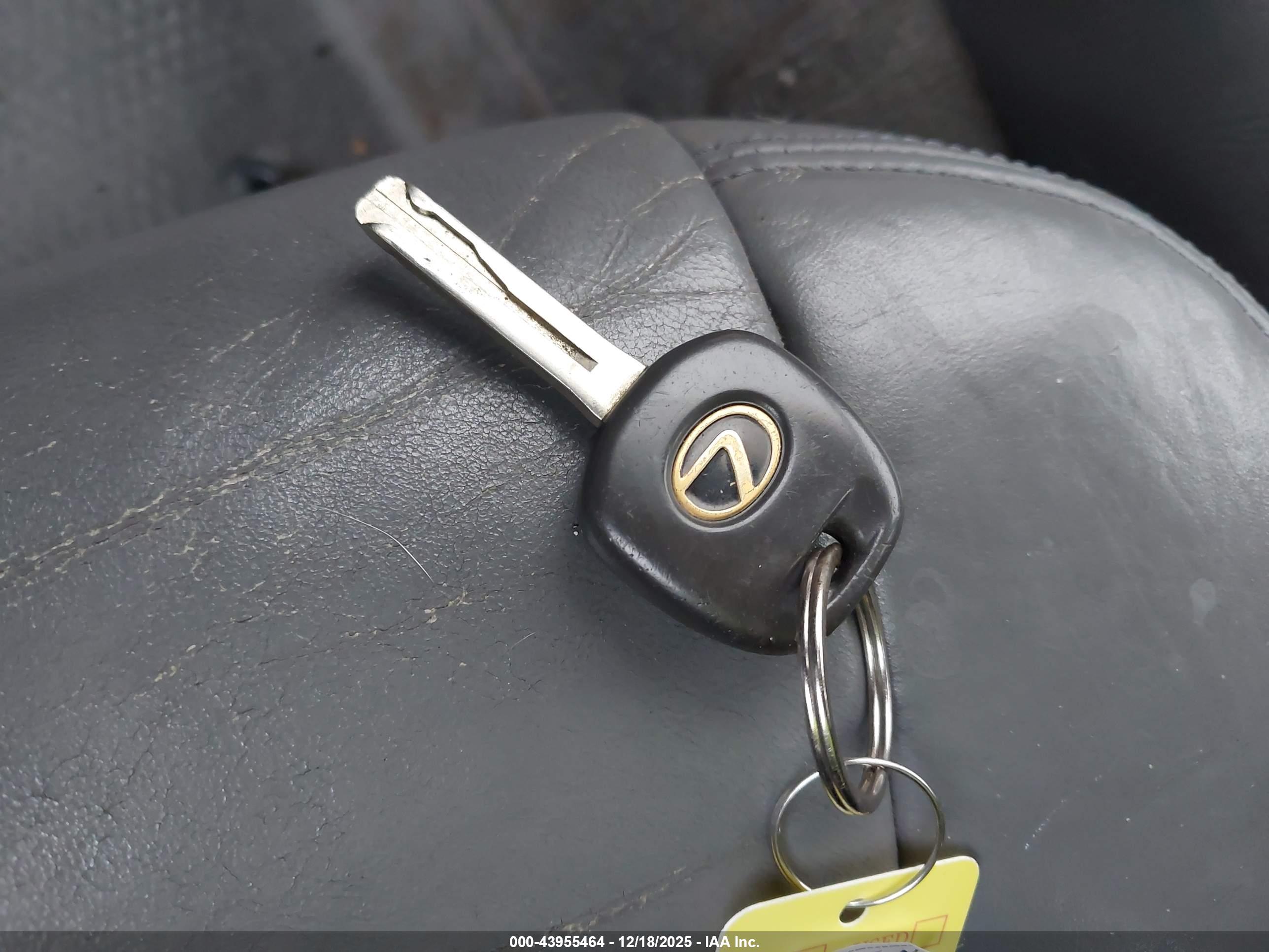 LEXUS LS image 11