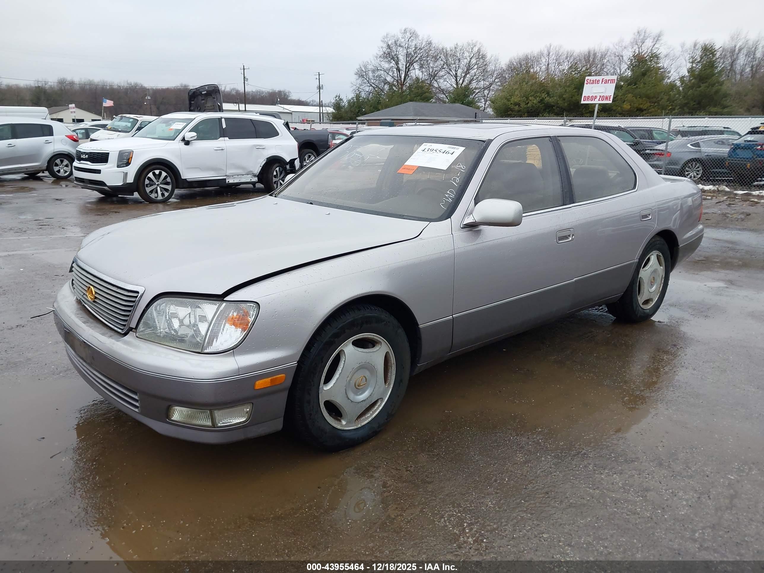 LEXUS LS image 2