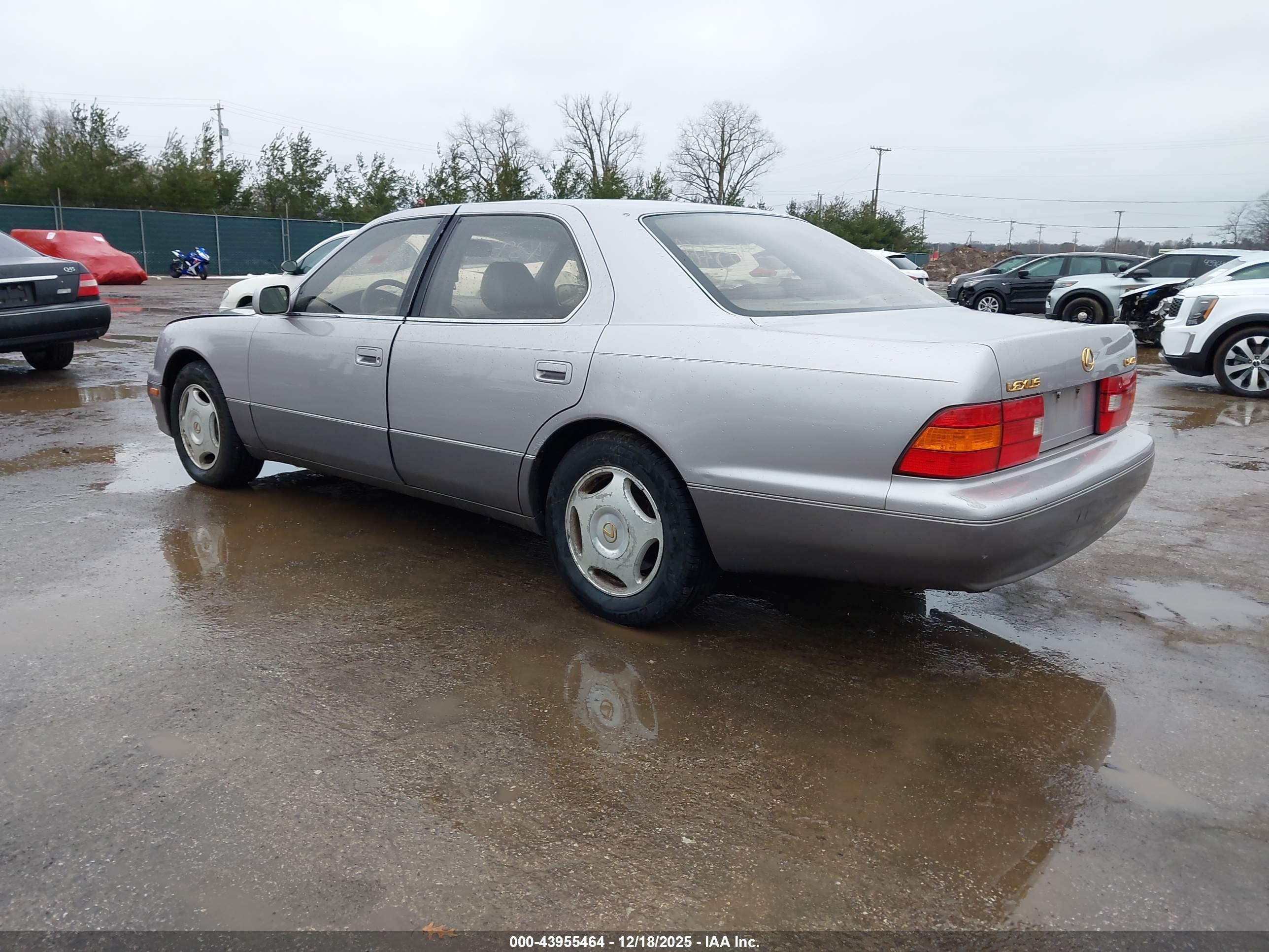 LEXUS LS image 3