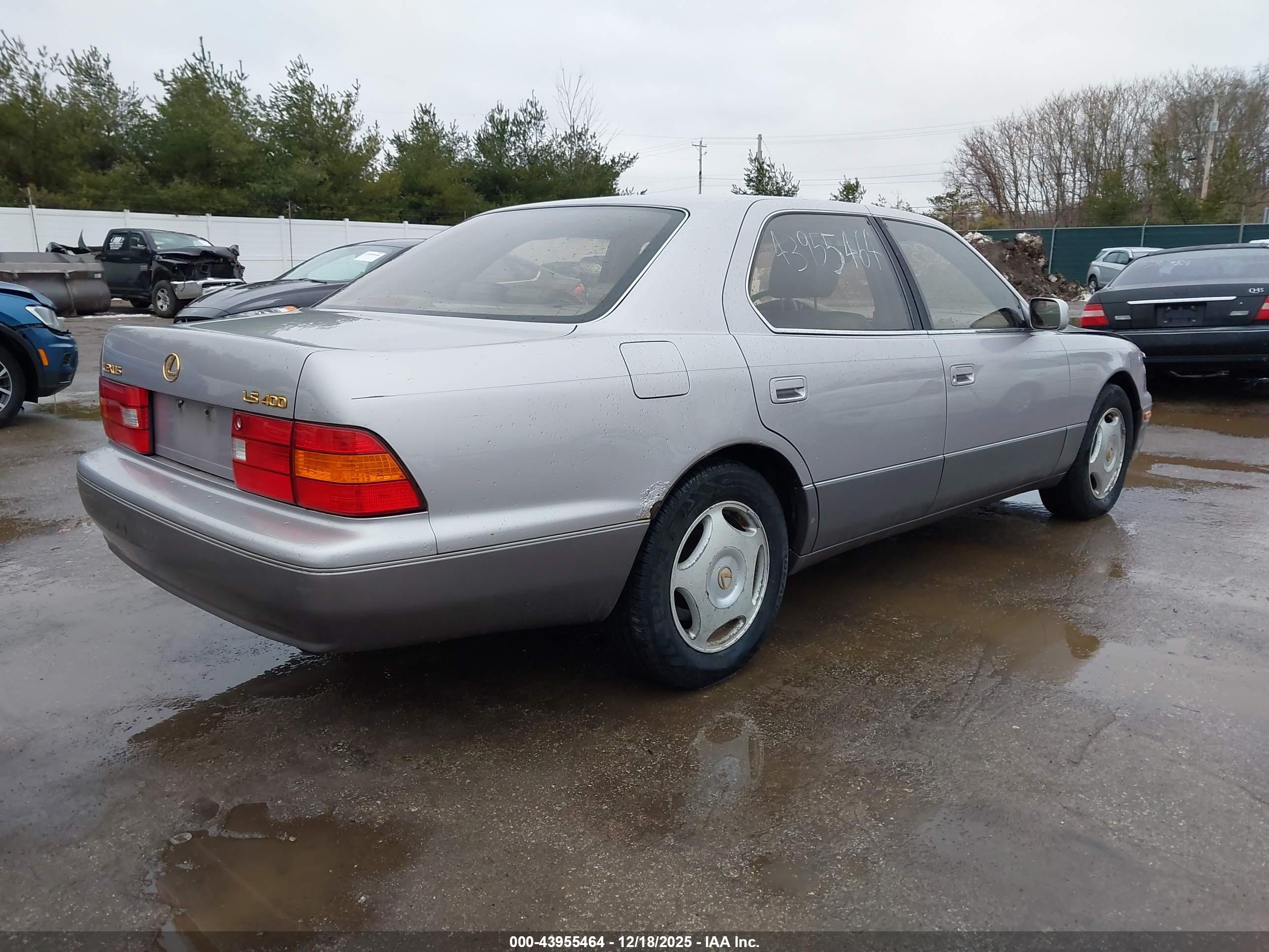 LEXUS LS image 4