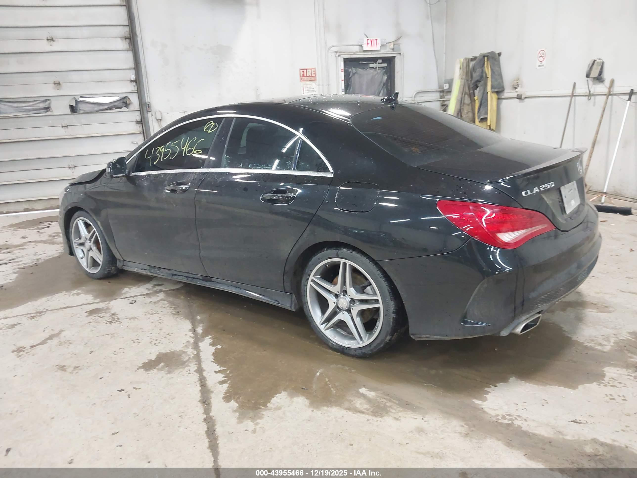 MERCEDES-BENZ CLA image 3