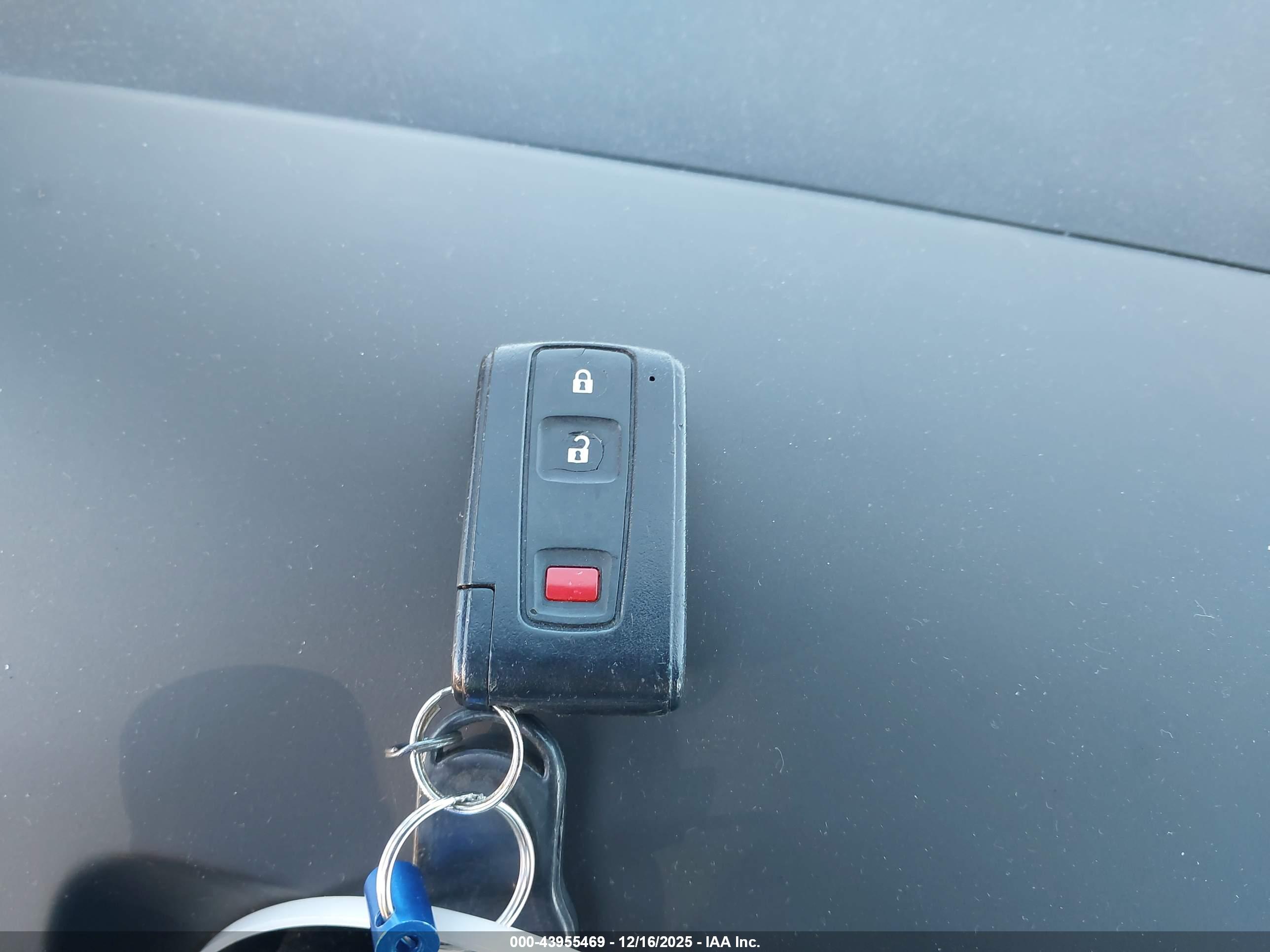 TOYOTA PRIUS image 11