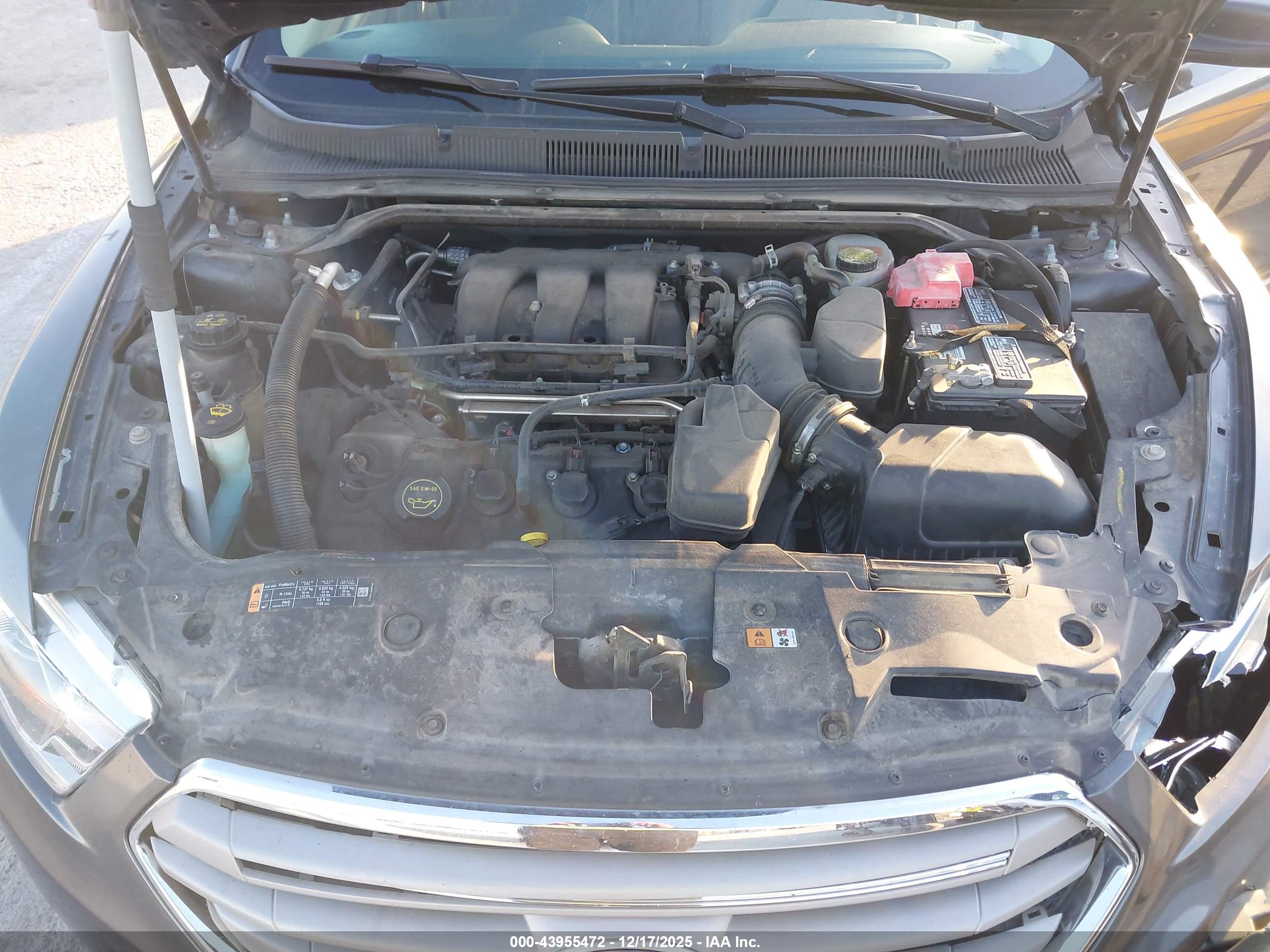 FORD TAURUS image 10