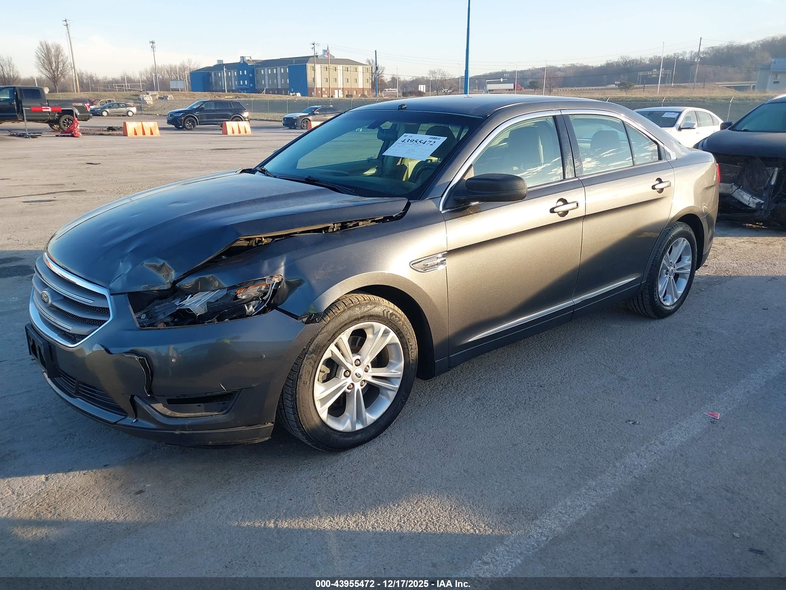 FORD TAURUS image 2
