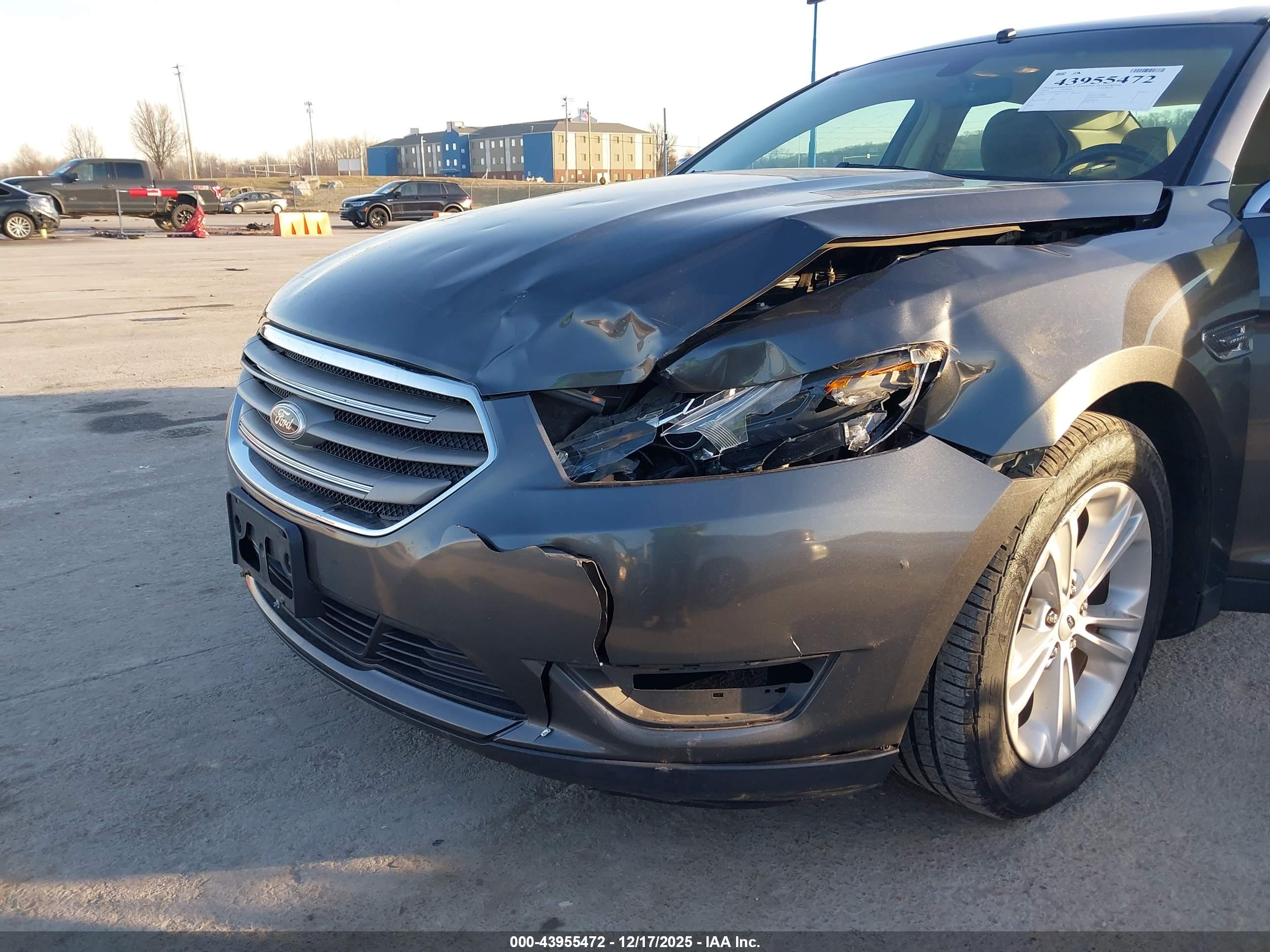 FORD TAURUS image 6