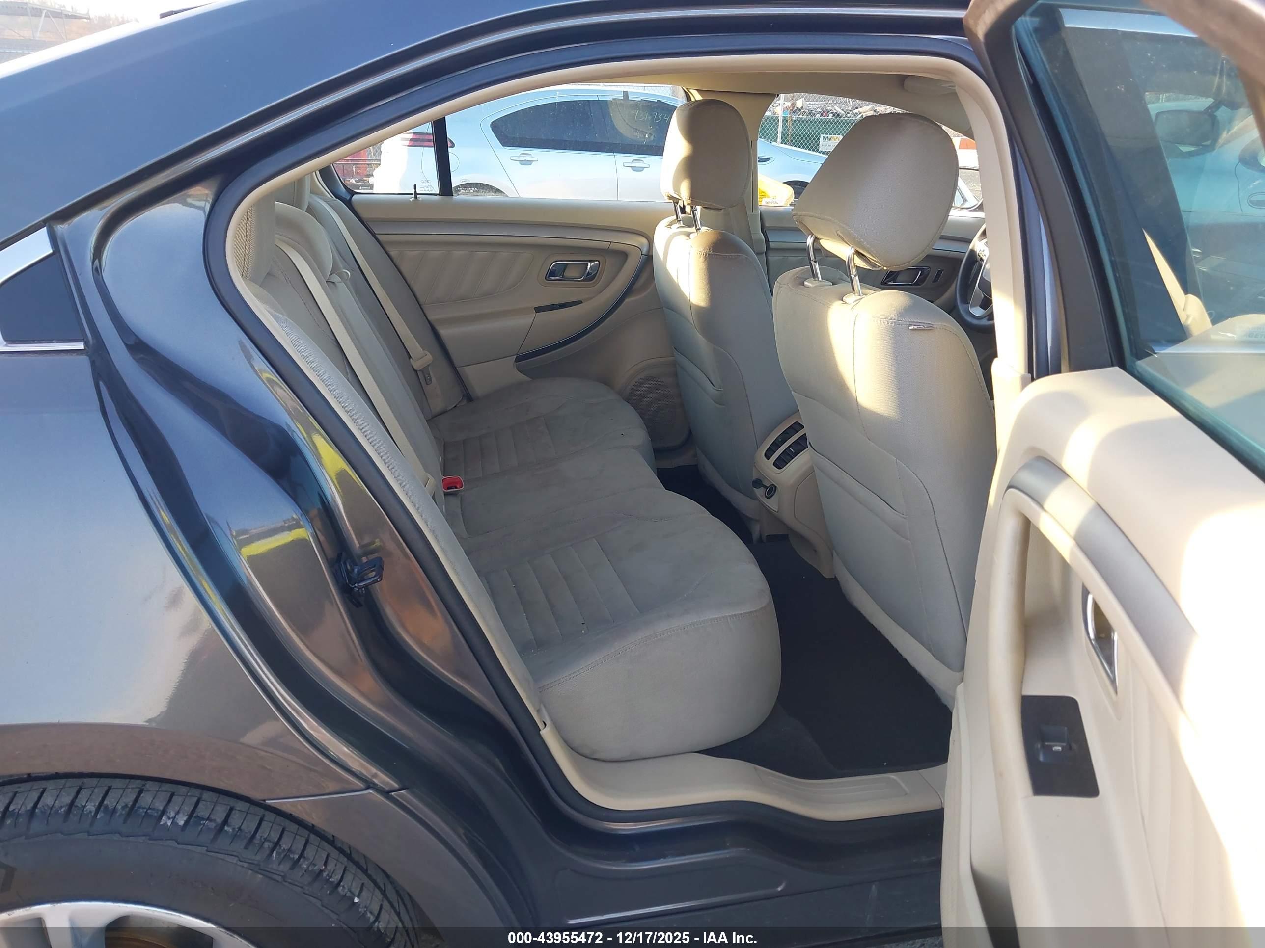 FORD TAURUS image 8