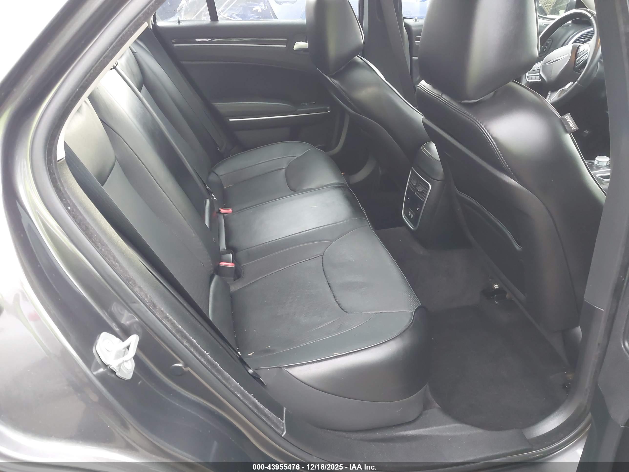 CHRYSLER 300C image 8