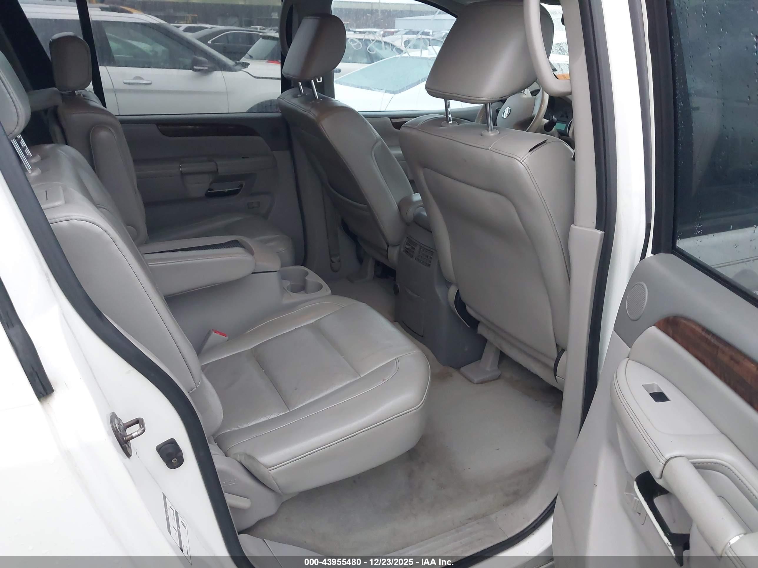 NISSAN ARMADA image 8