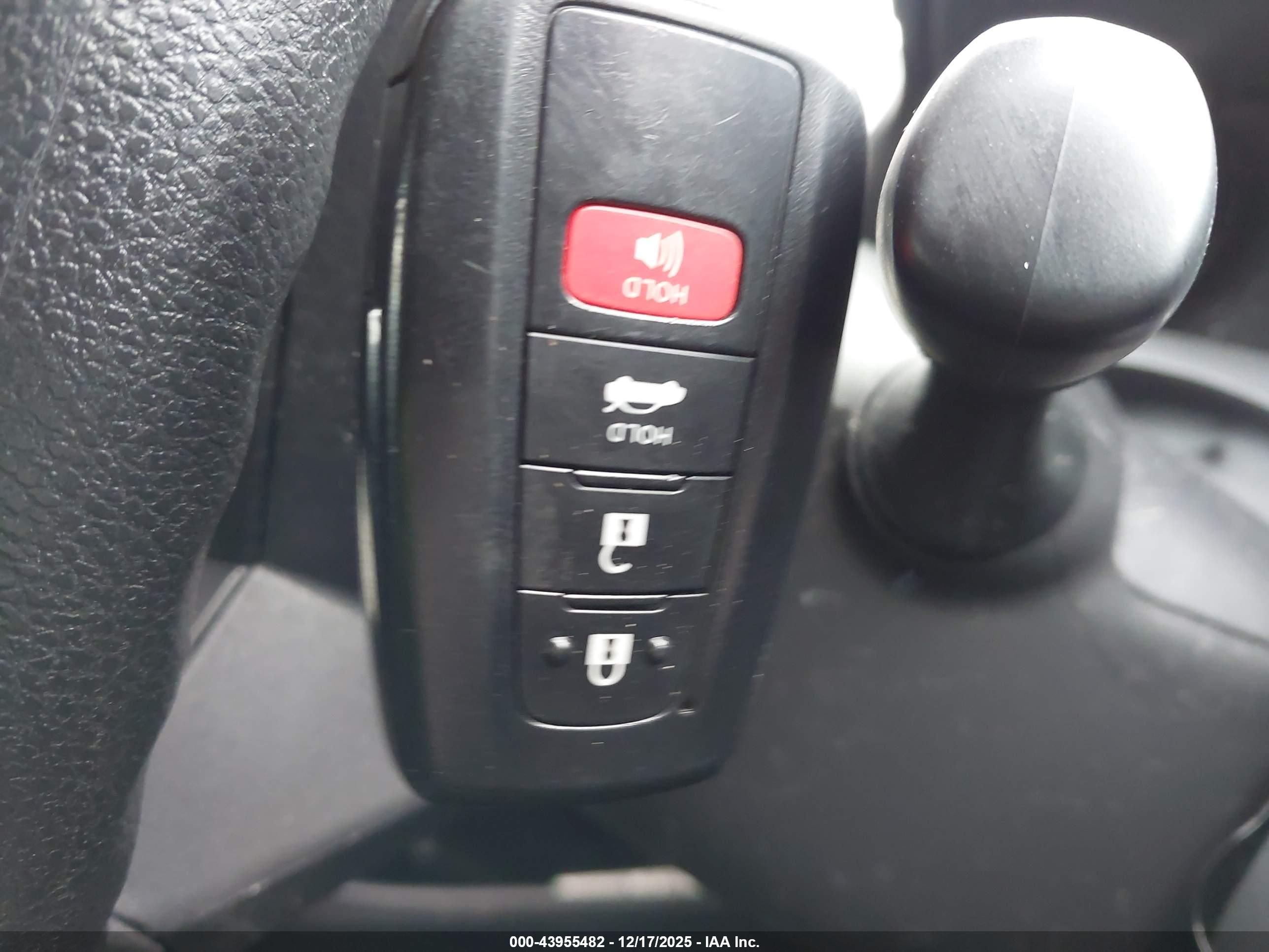 TOYOTA CAMRY image 11