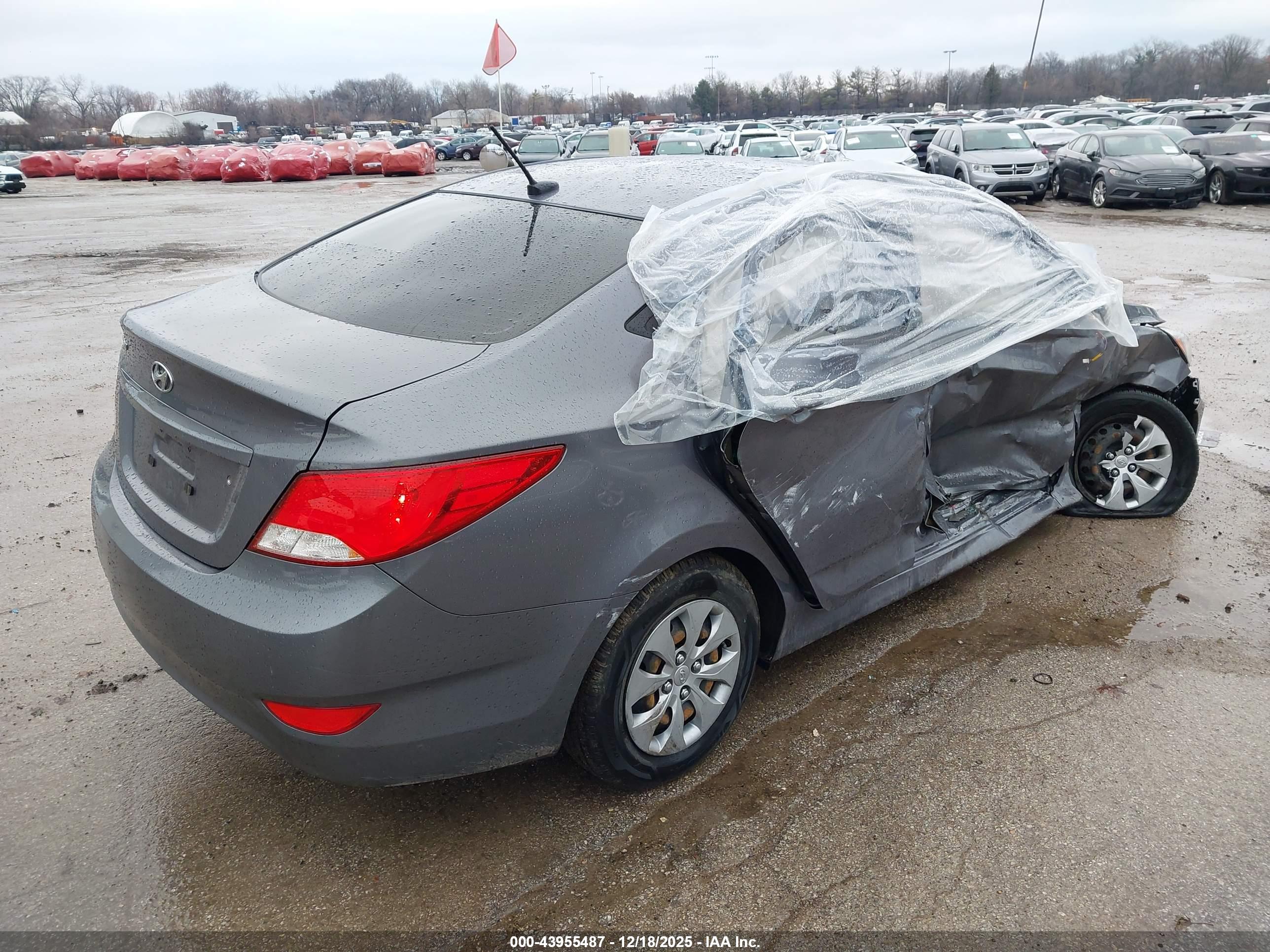 HYUNDAI ACCENT image 4