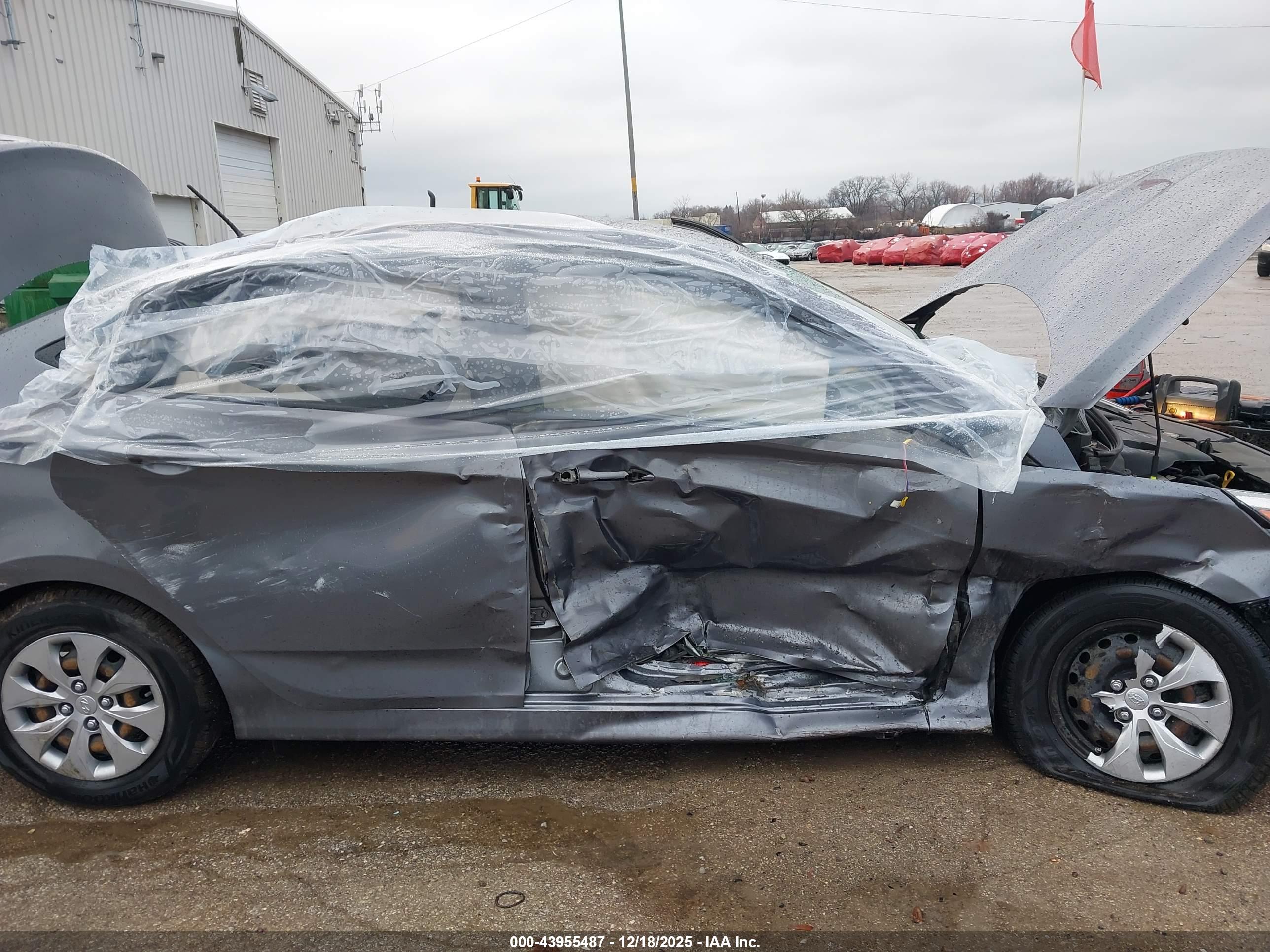 HYUNDAI ACCENT image 6
