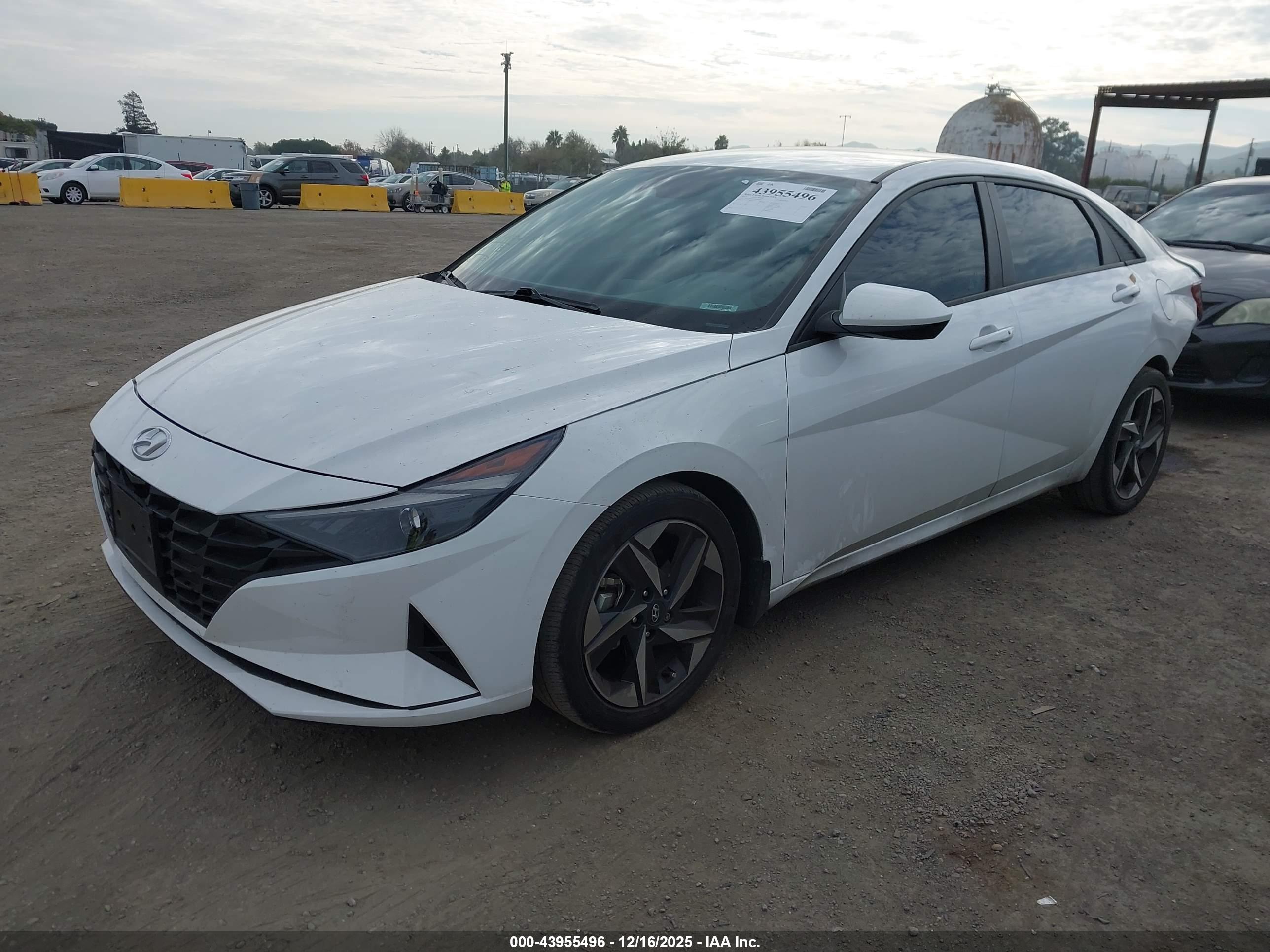 HYUNDAI ELANTRA image 2