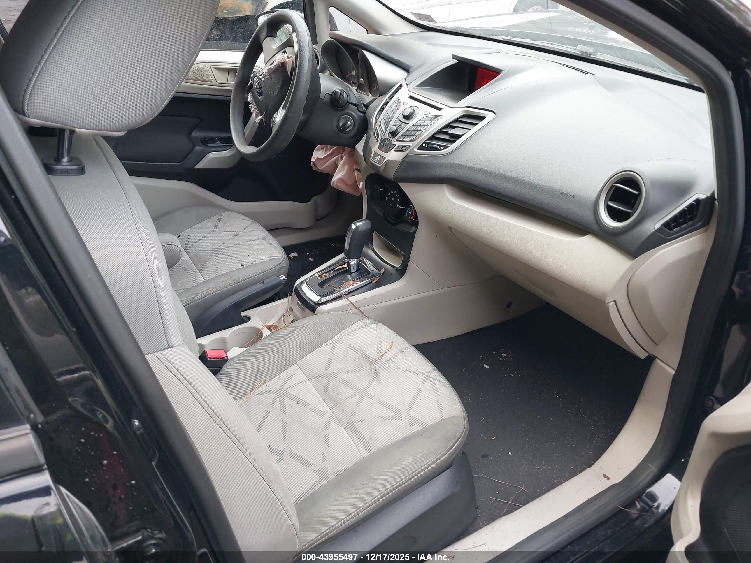 FORD FIESTA image 5