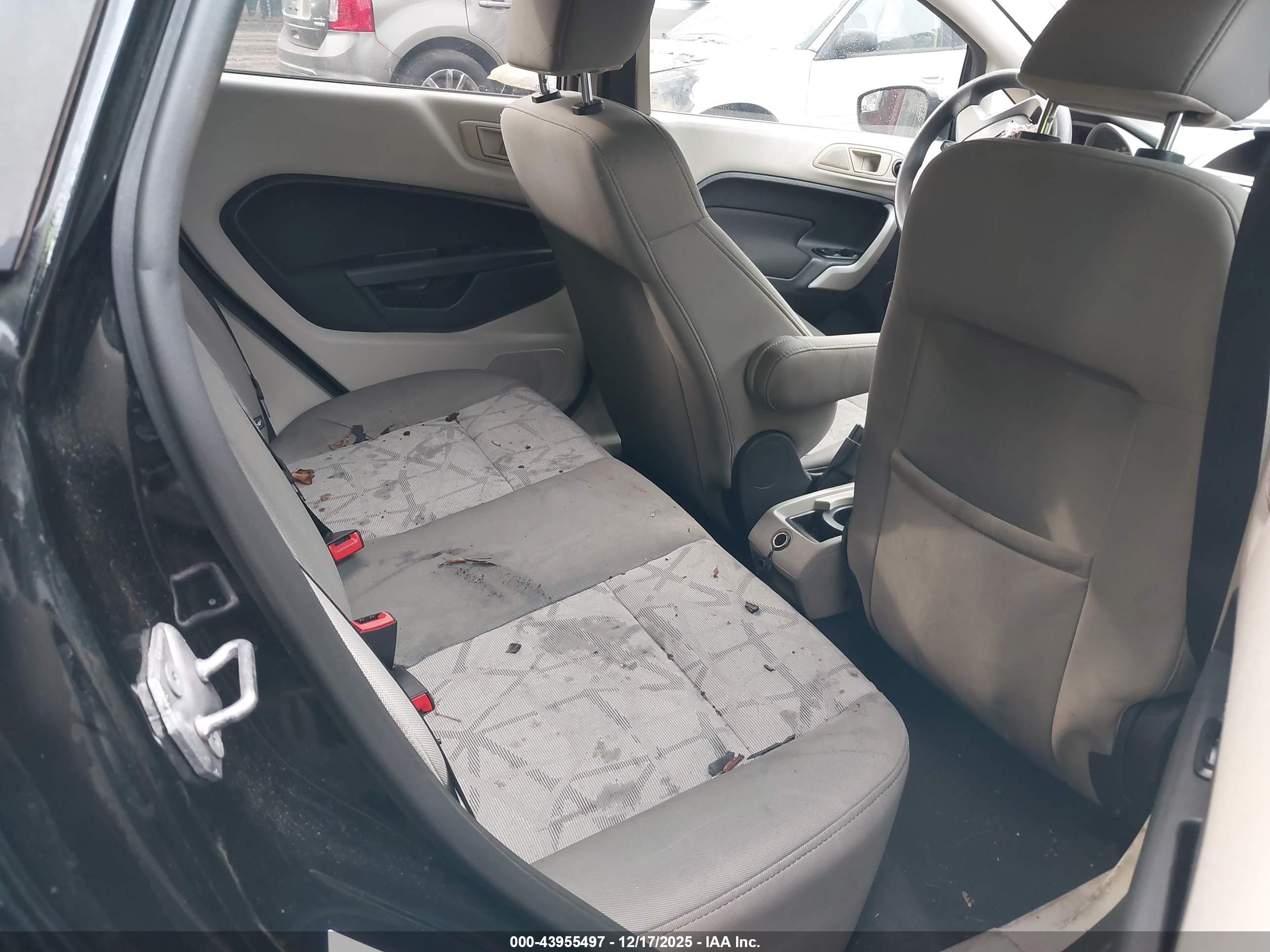 FORD FIESTA image 8