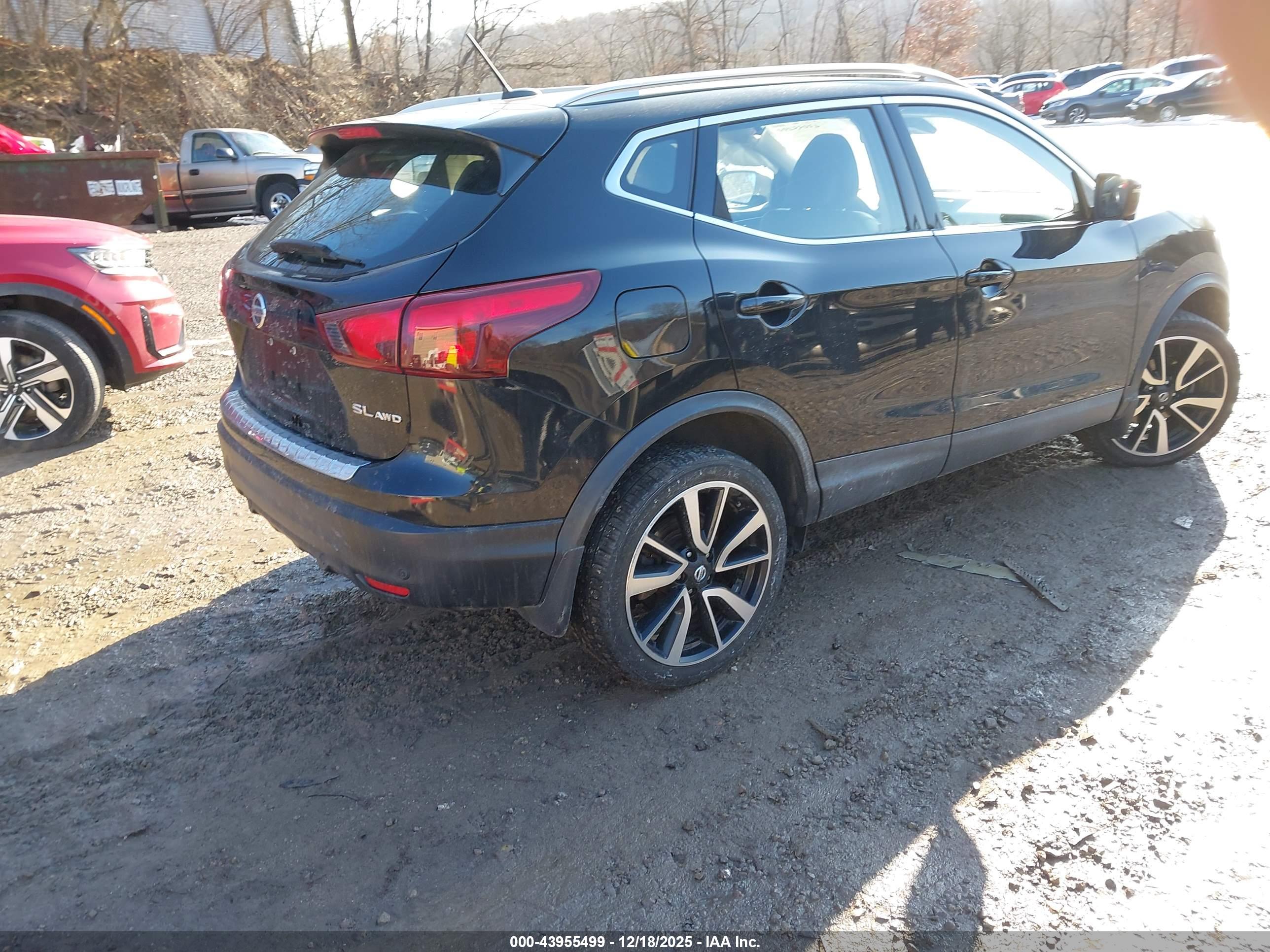 NISSAN ROGUE image 4