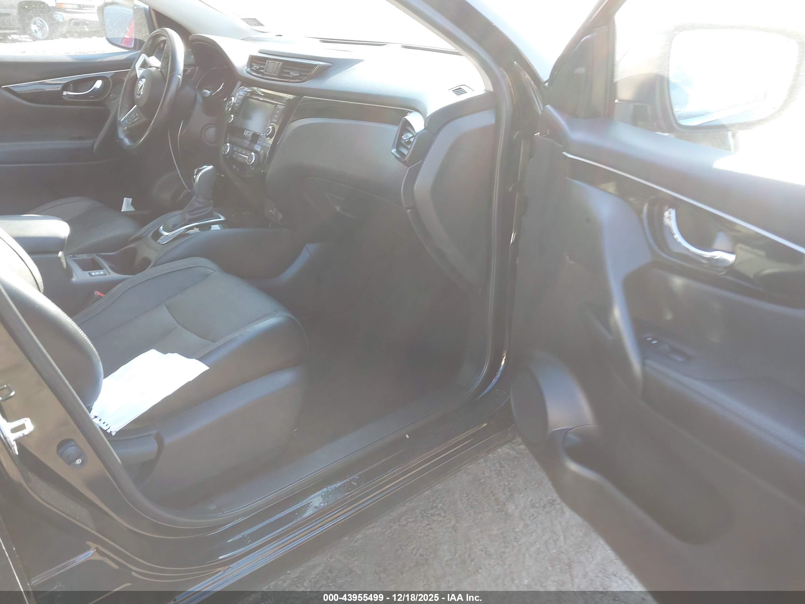 NISSAN ROGUE image 5
