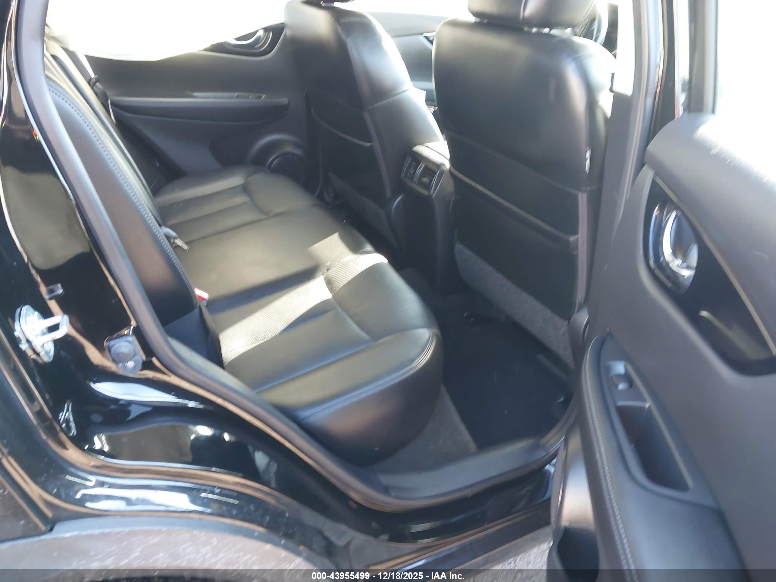 NISSAN ROGUE image 8