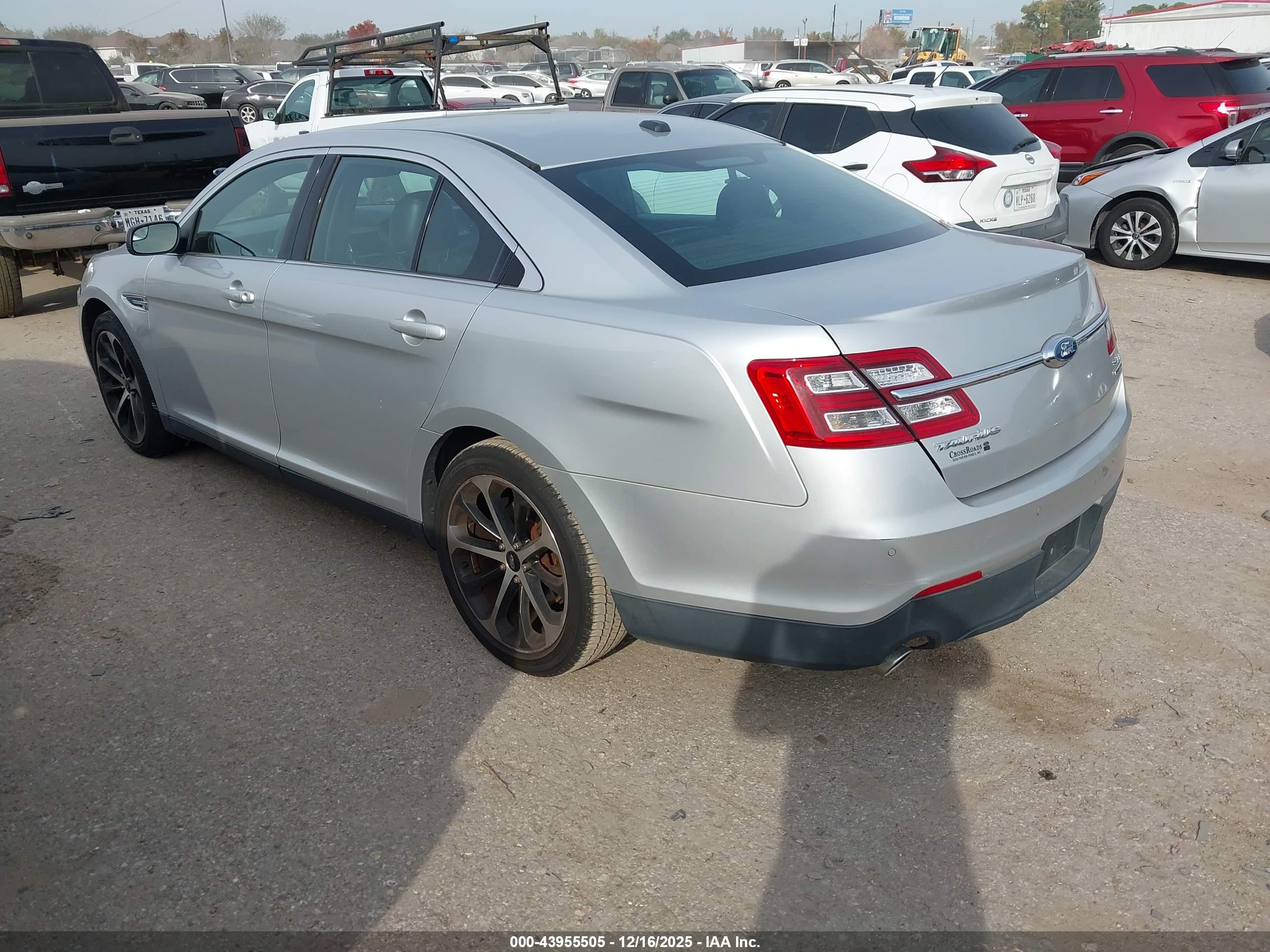 FORD TAURUS image 3