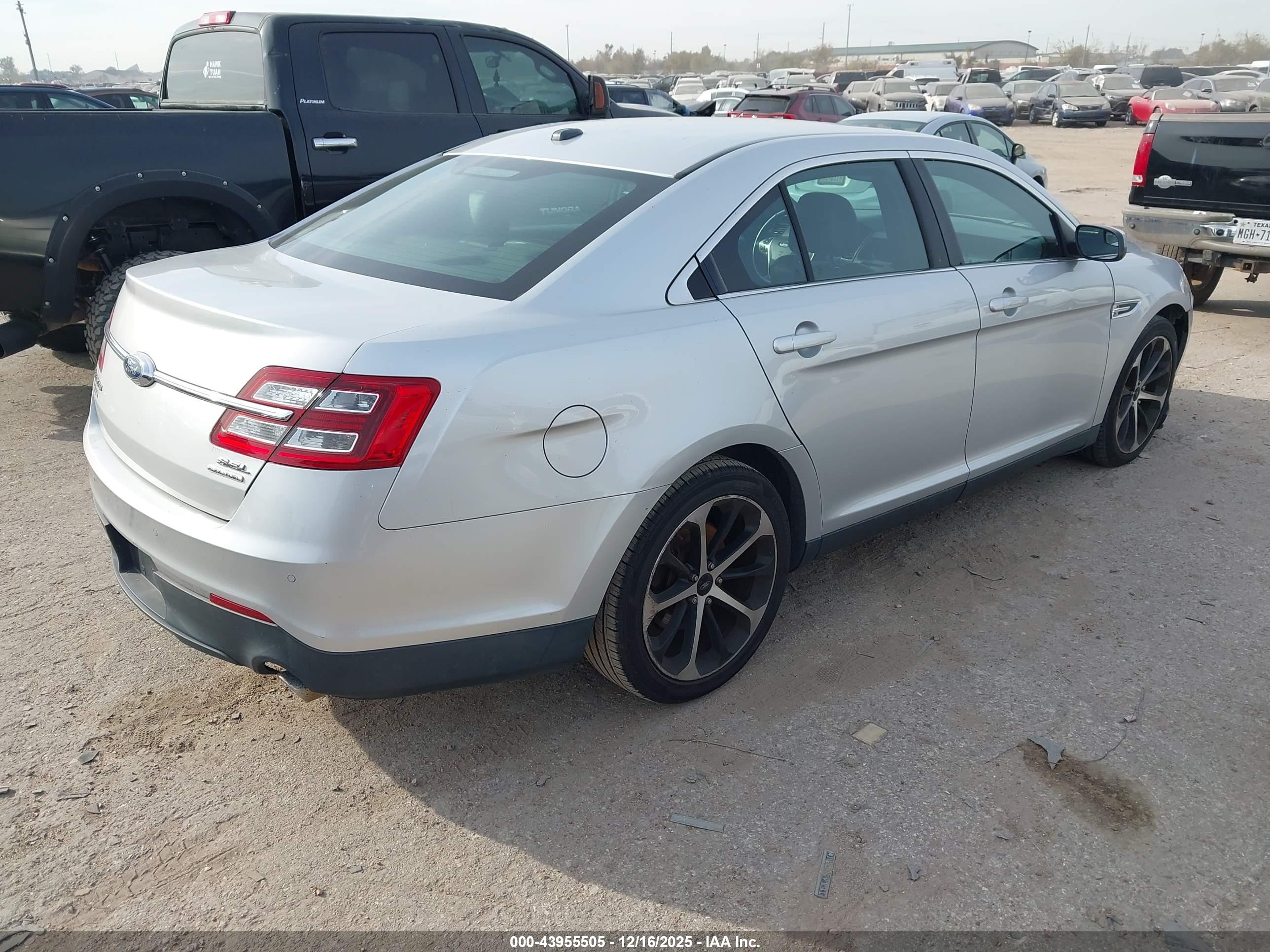 FORD TAURUS image 4