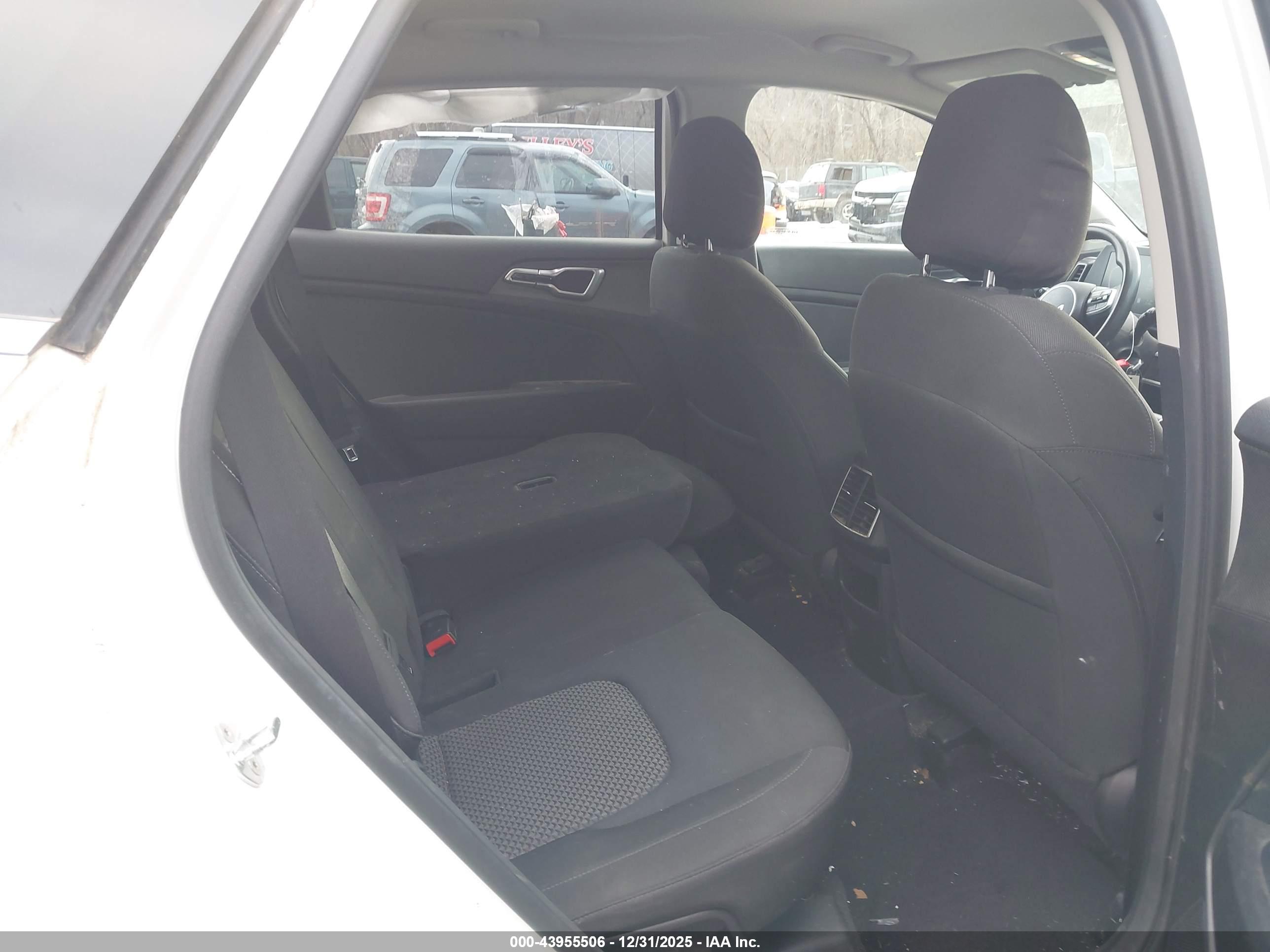 KIA SPORTAGE image 8