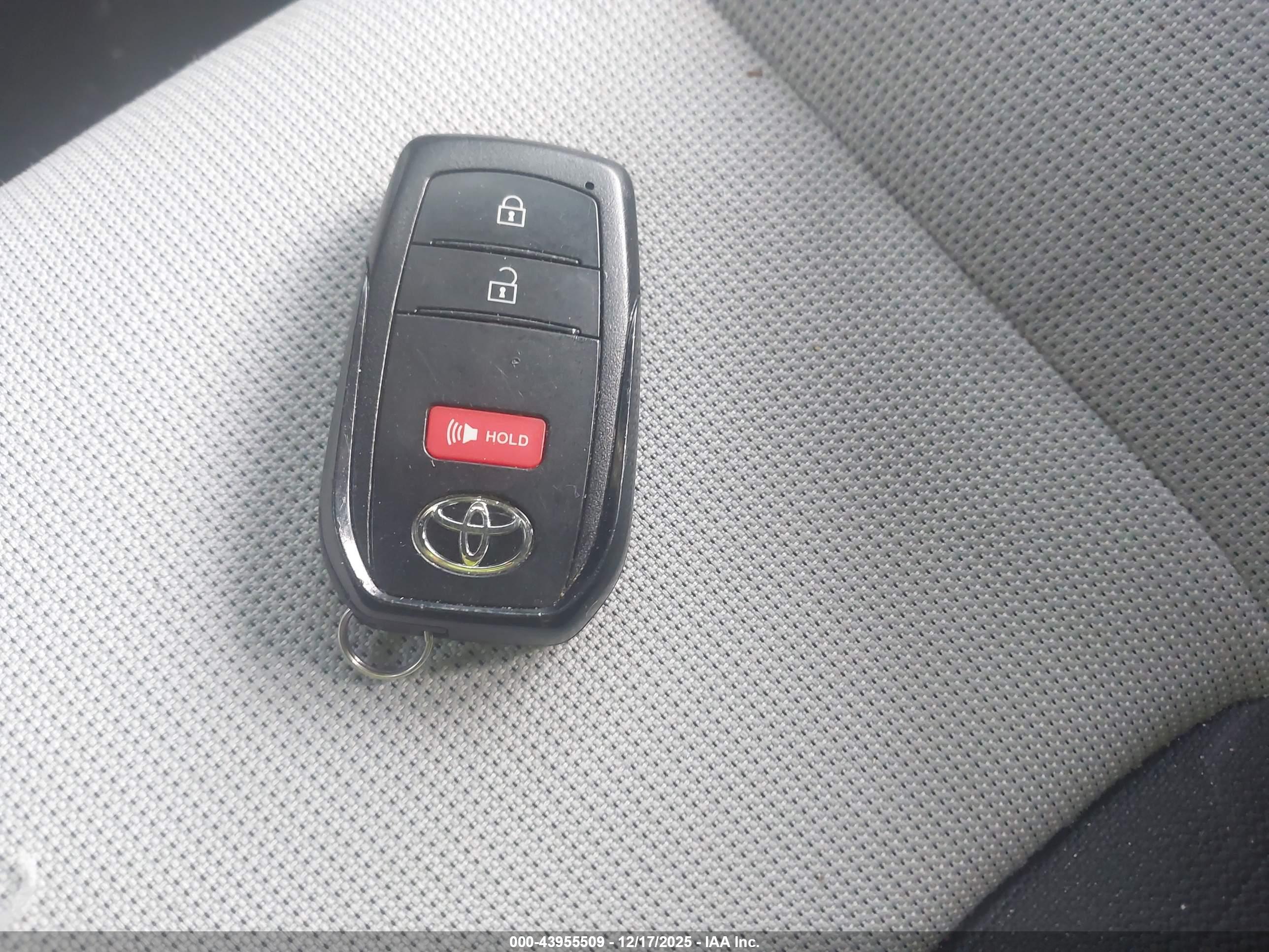 TOYOTA COROLLA image 11