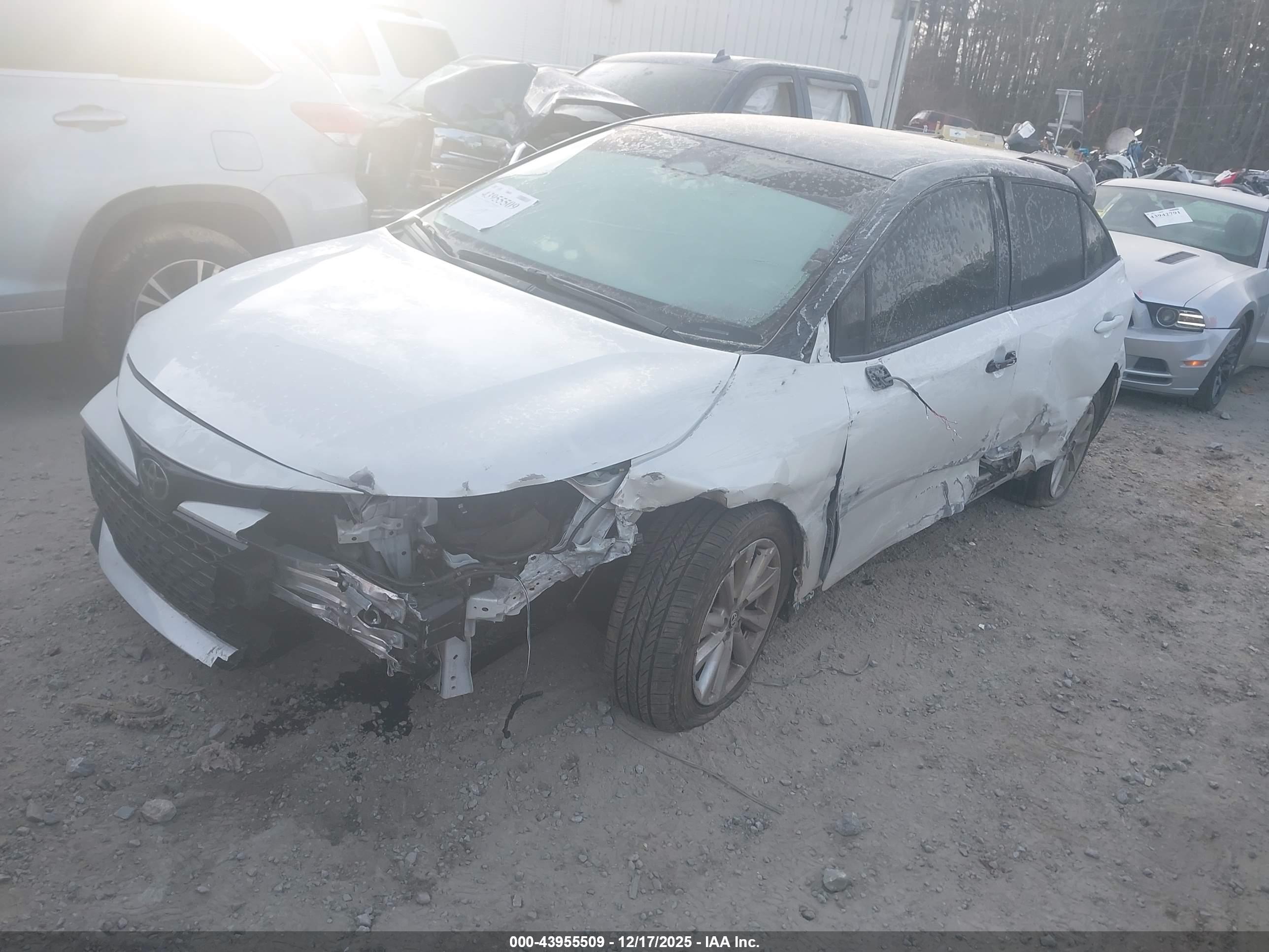 TOYOTA COROLLA image 2