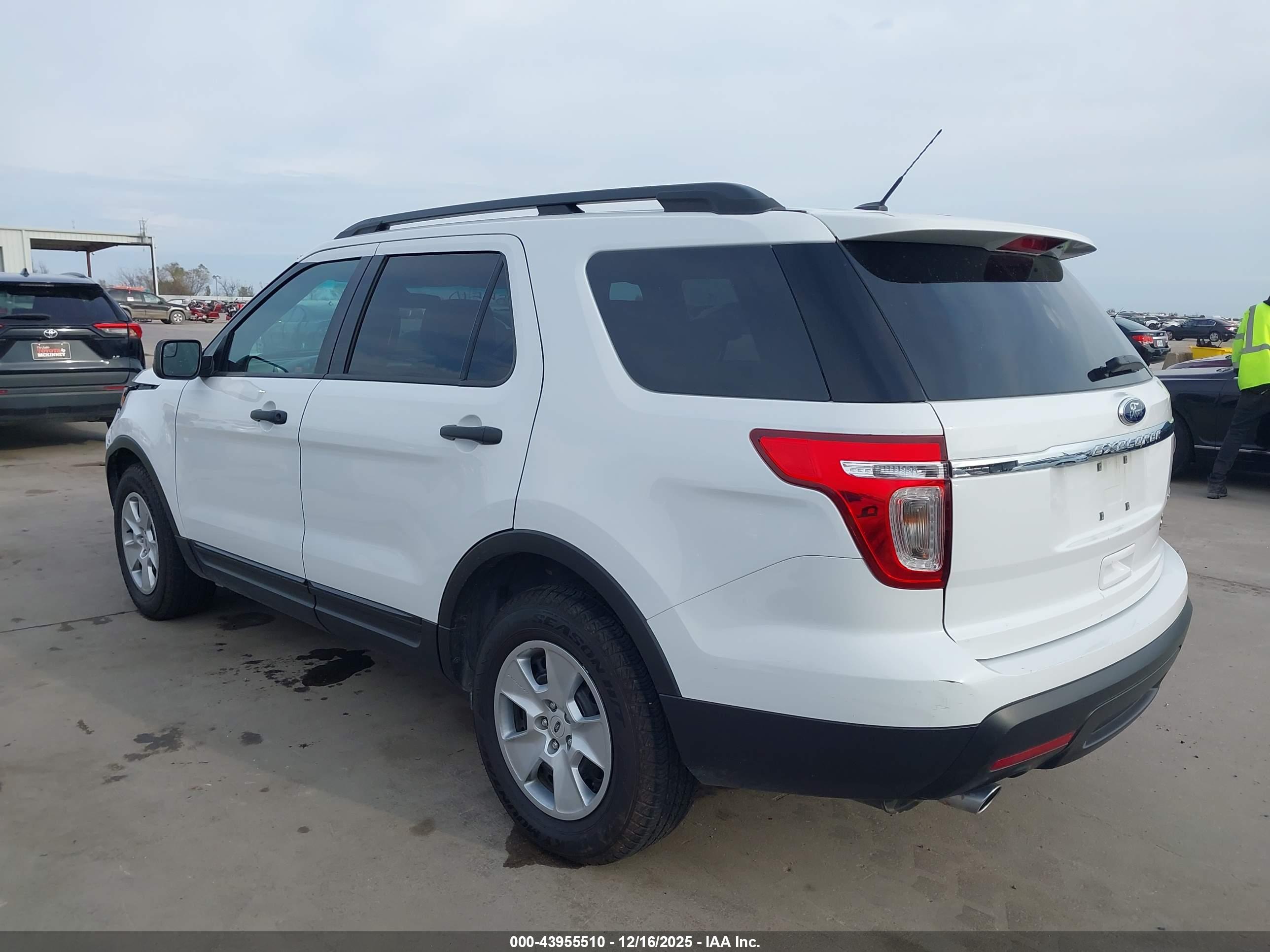 FORD EXPLORER image 3