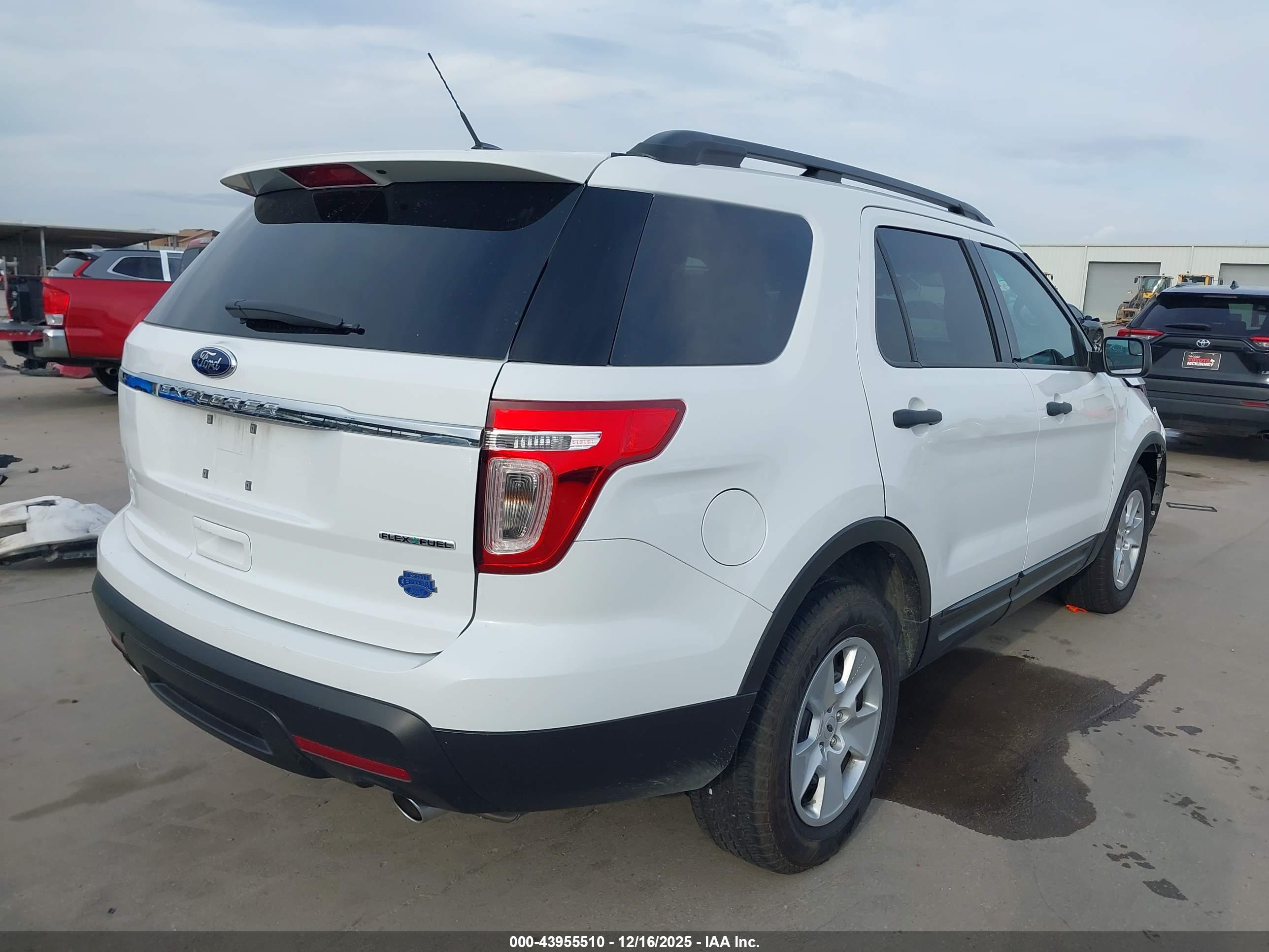 FORD EXPLORER image 4