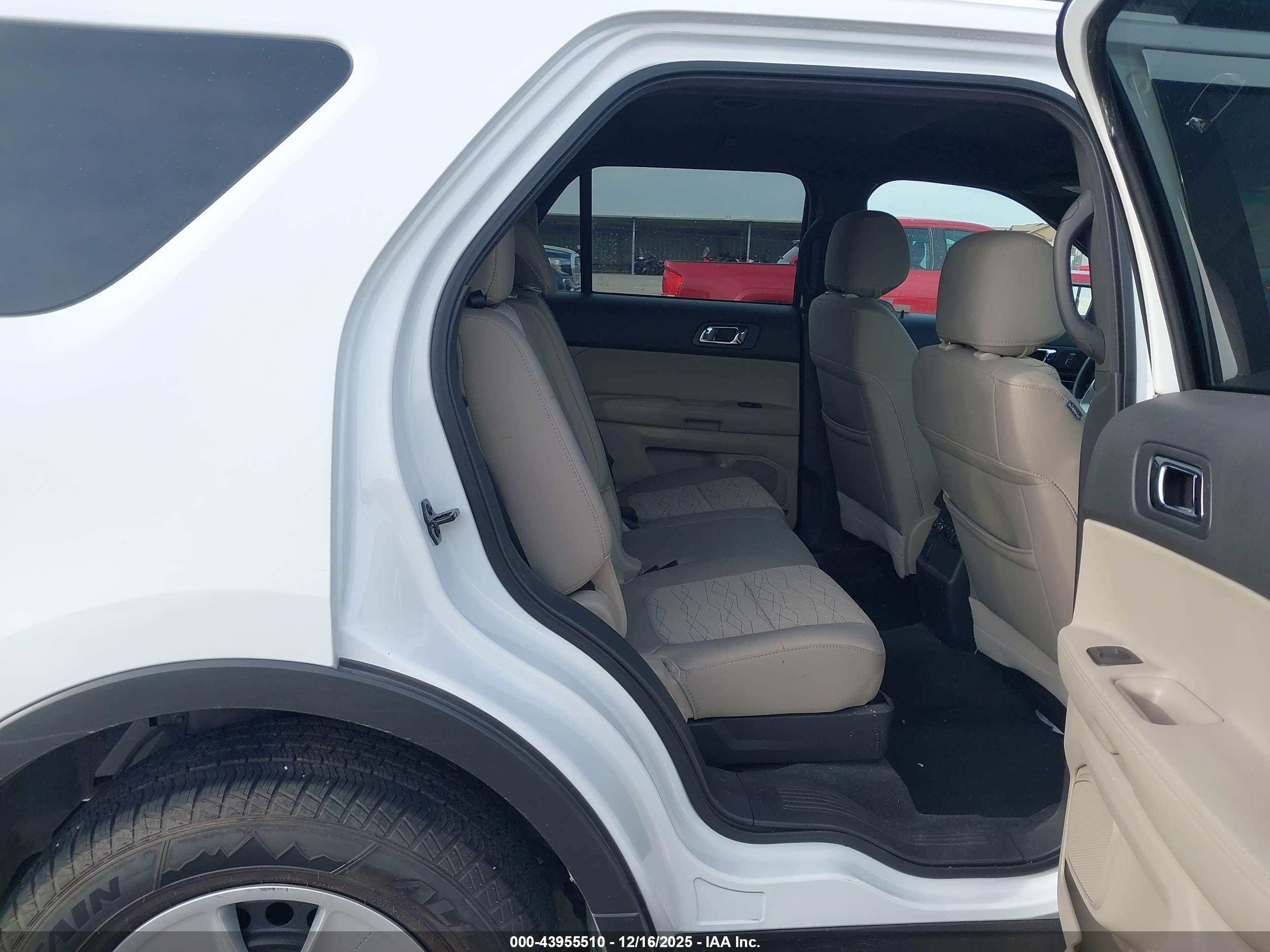 FORD EXPLORER image 8