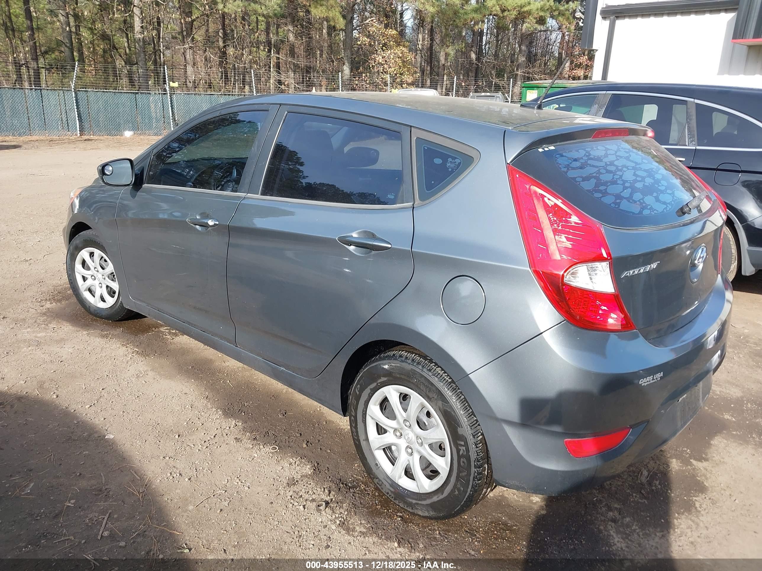 HYUNDAI ACCENT image 3