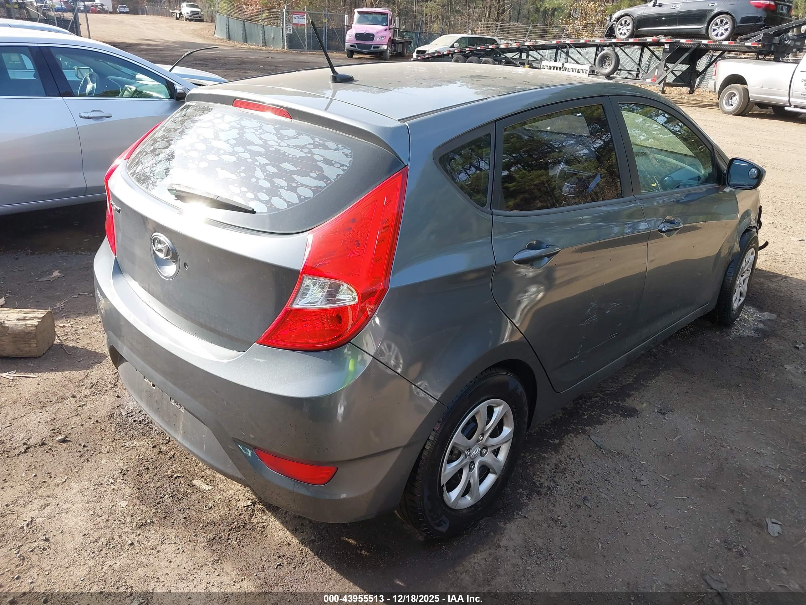 HYUNDAI ACCENT image 4
