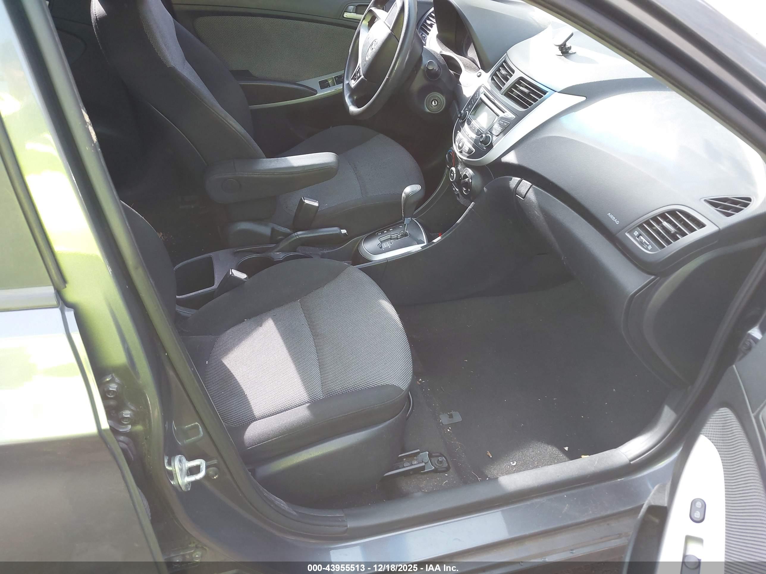 HYUNDAI ACCENT image 5