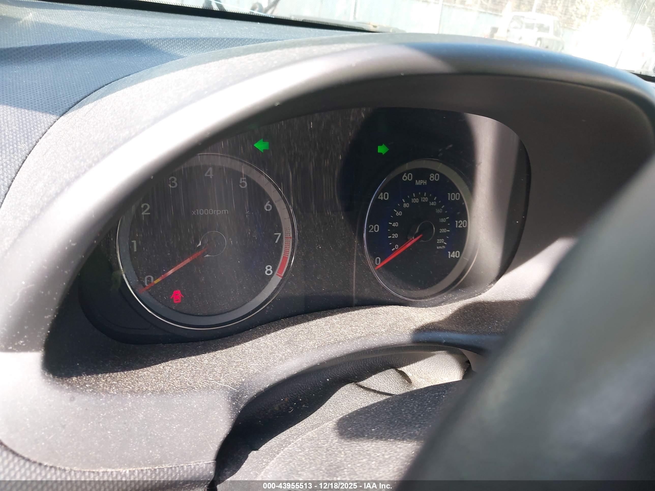 HYUNDAI ACCENT image 7