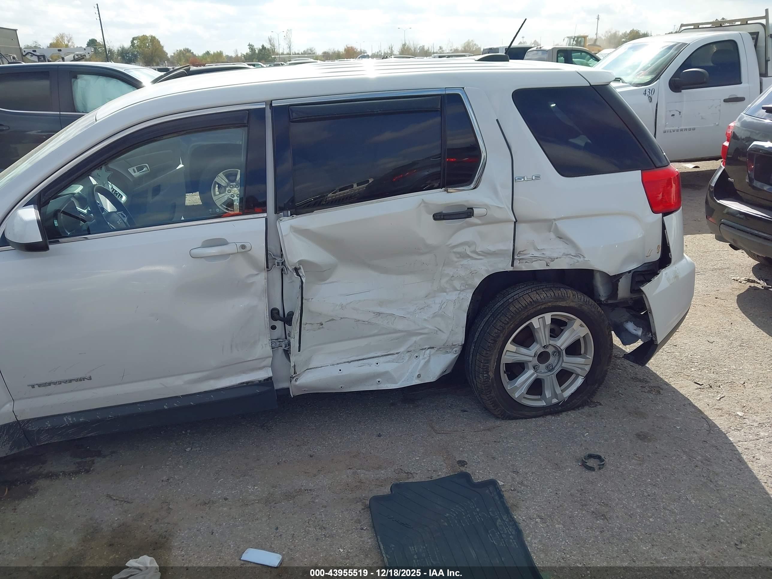 GMC TERRAIN image 6
