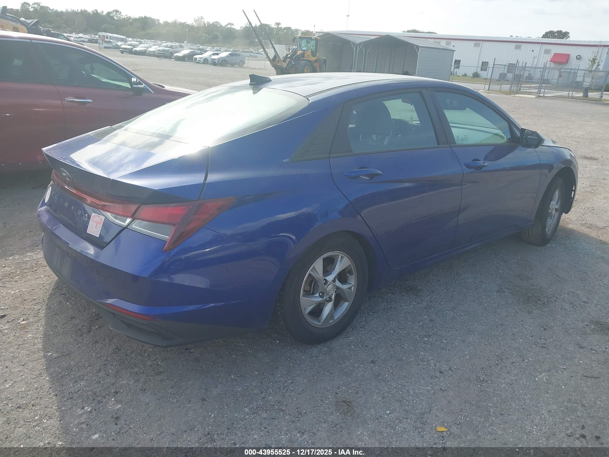 HYUNDAI ELANTRA image 4
