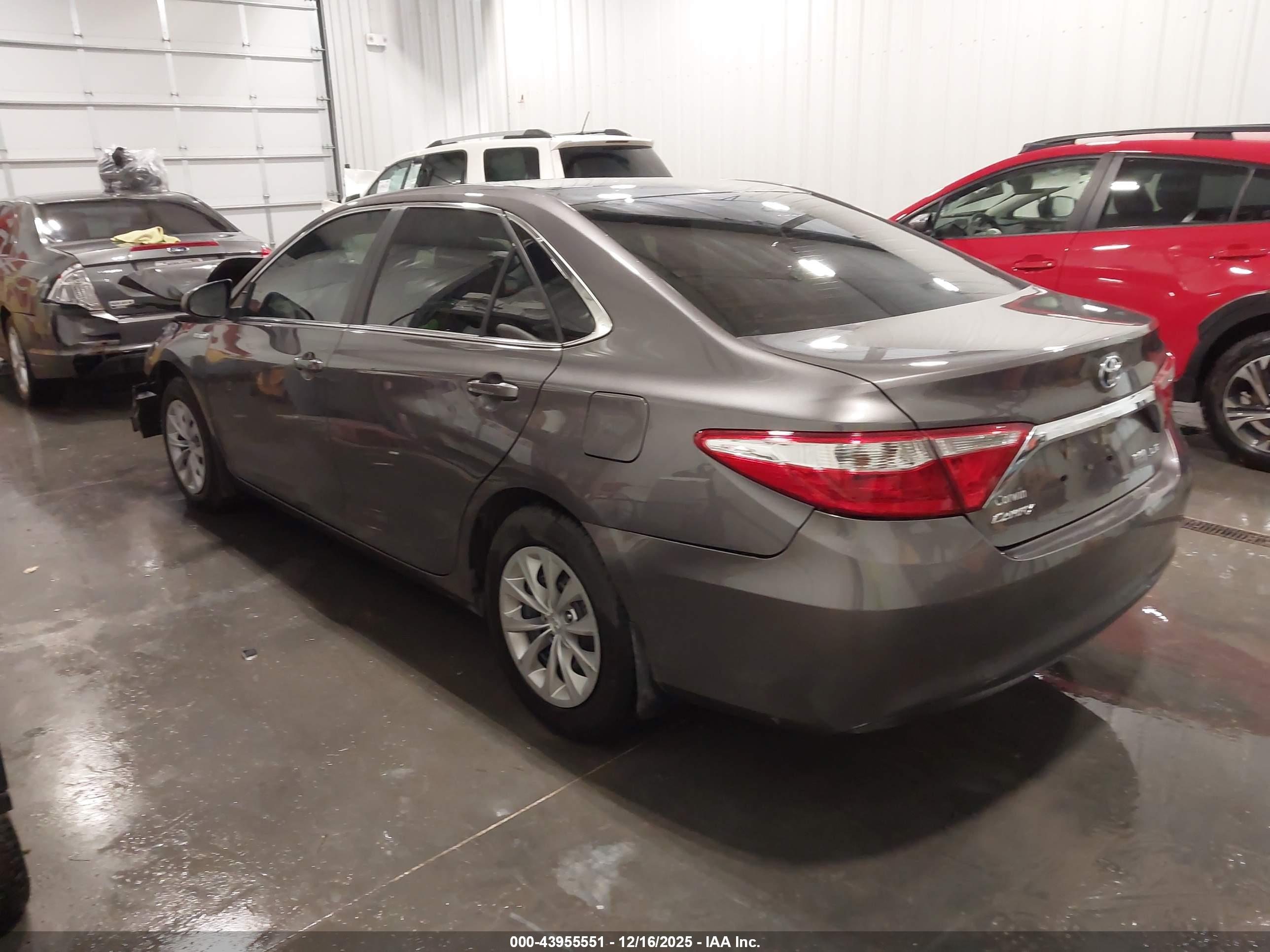 TOYOTA CAMRY image 3