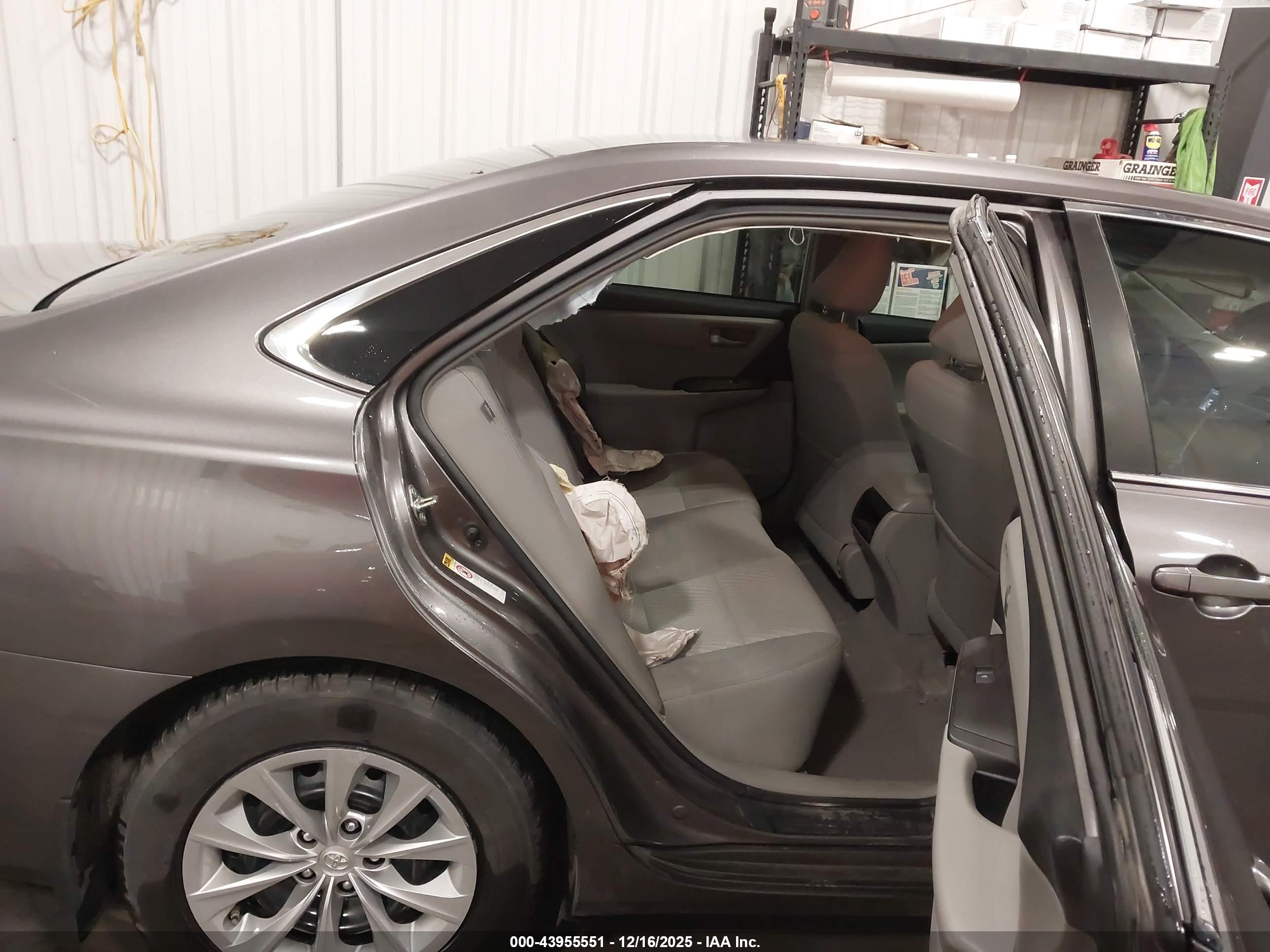 TOYOTA CAMRY image 8